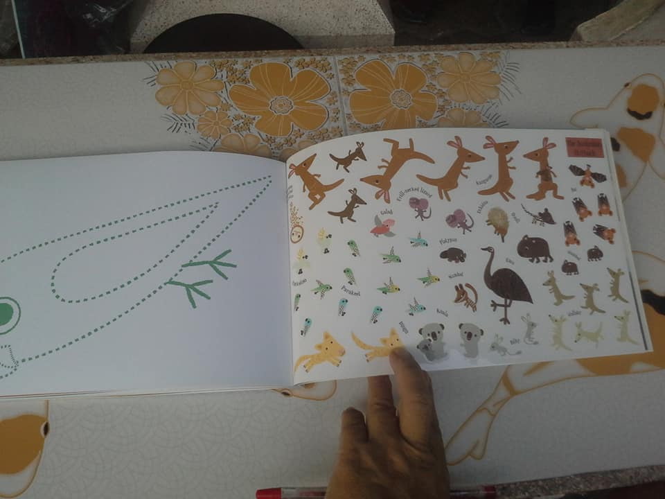 All Around the World - Animal Kingdom By Geraldine Cosneau (Sticker Books) **สินค้าหมด**