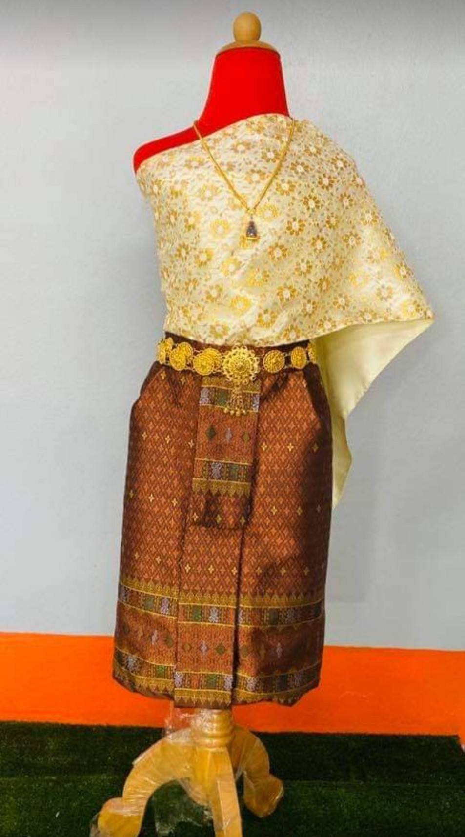 ชุดไทยเด็กหญิง สไบกับผ้าถุง