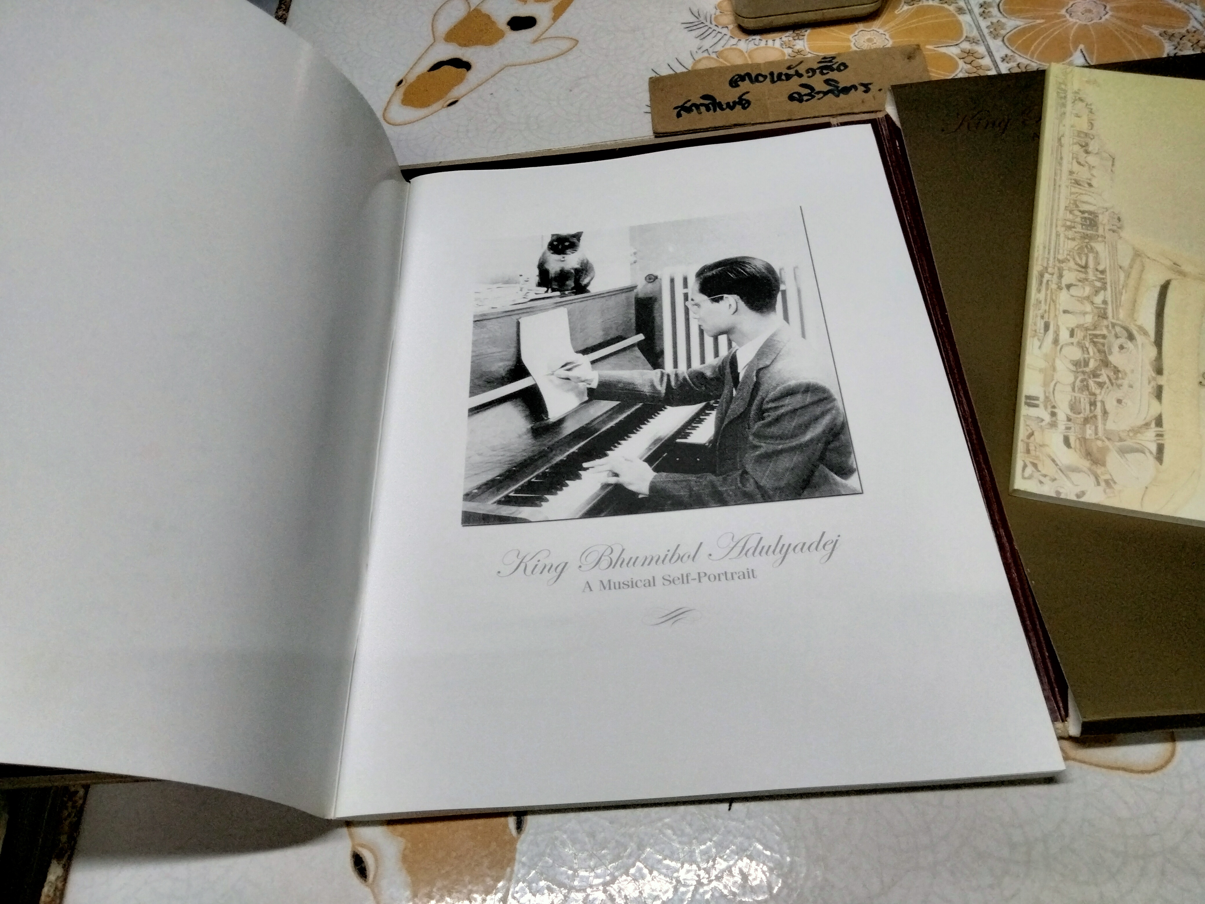 King Bhumibol Adulyadej : A Musical Self- Portrait , boxlet บทเพลงพระราชนิพนธ์พร้อมแผ่น CD 2 แผ่น + กล่อง ครบเซ็