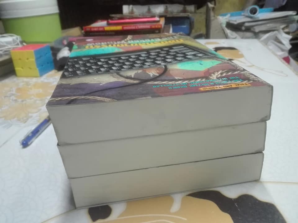 ถอดรหัสฆาตกรรม The Broken Window ชุด Lincoln Rhyme 8 โดย Jeffery Deaver (เจฟเฟอรีย์ ดีเวอร์) พีระ ทวีชัย แปล - พิมพ์ครั้งแรก 2554 Pearl Publishing