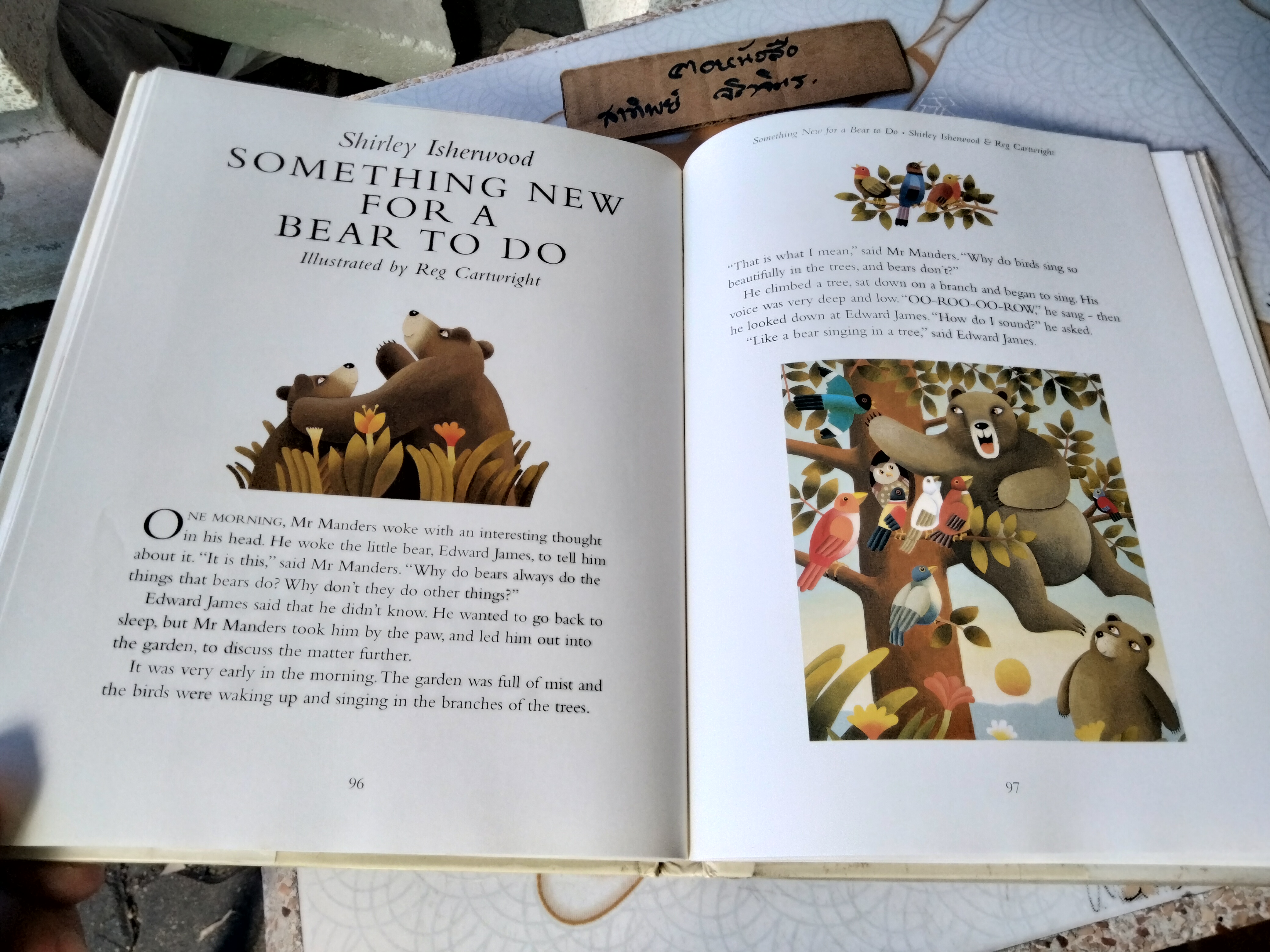 The Hutchinson Treasury of Teddy Bear Tales Foreword by Susanna Gretz Printed in Hong Kong,1997