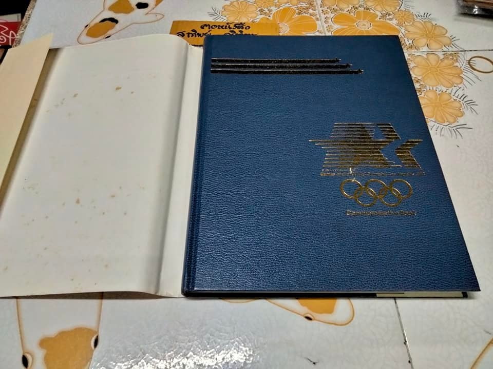 Games of the XXIIIrd Olympiad Los Angeles 1984 Commemorative Book - หนังสือที่ระลึก มหกรรมกีฬาโอลิมปิกฤดูร้อนครั้งที่ 23 ประจำปี ค.ศ. 1984 (พ.ศ. 2527)