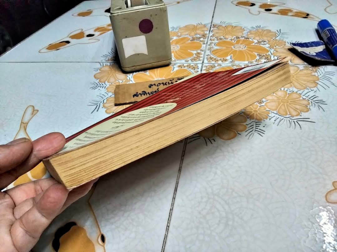 อาหารไทยบนโต๊ะฝรั่ง โดย สีมน