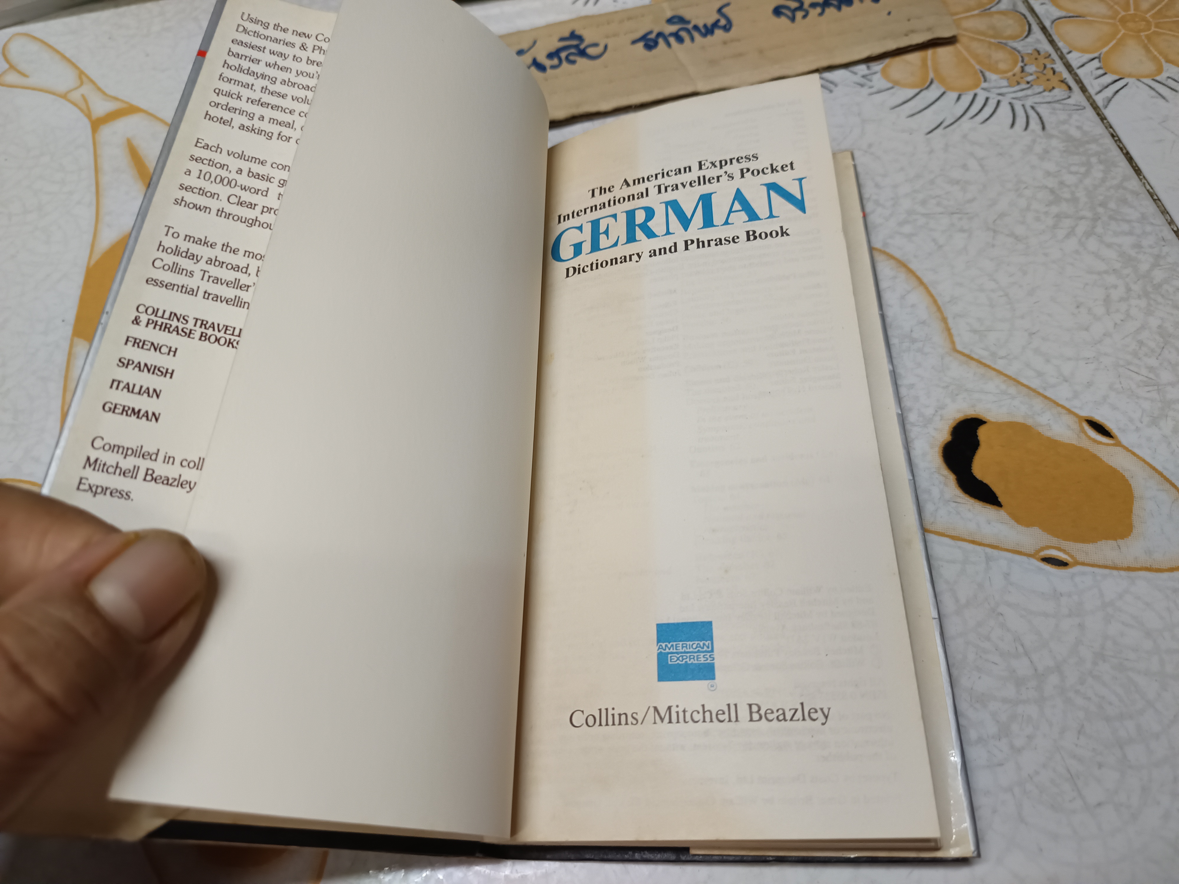 Collins : German Traveller' s Dictionary & Phrase Book ,1983