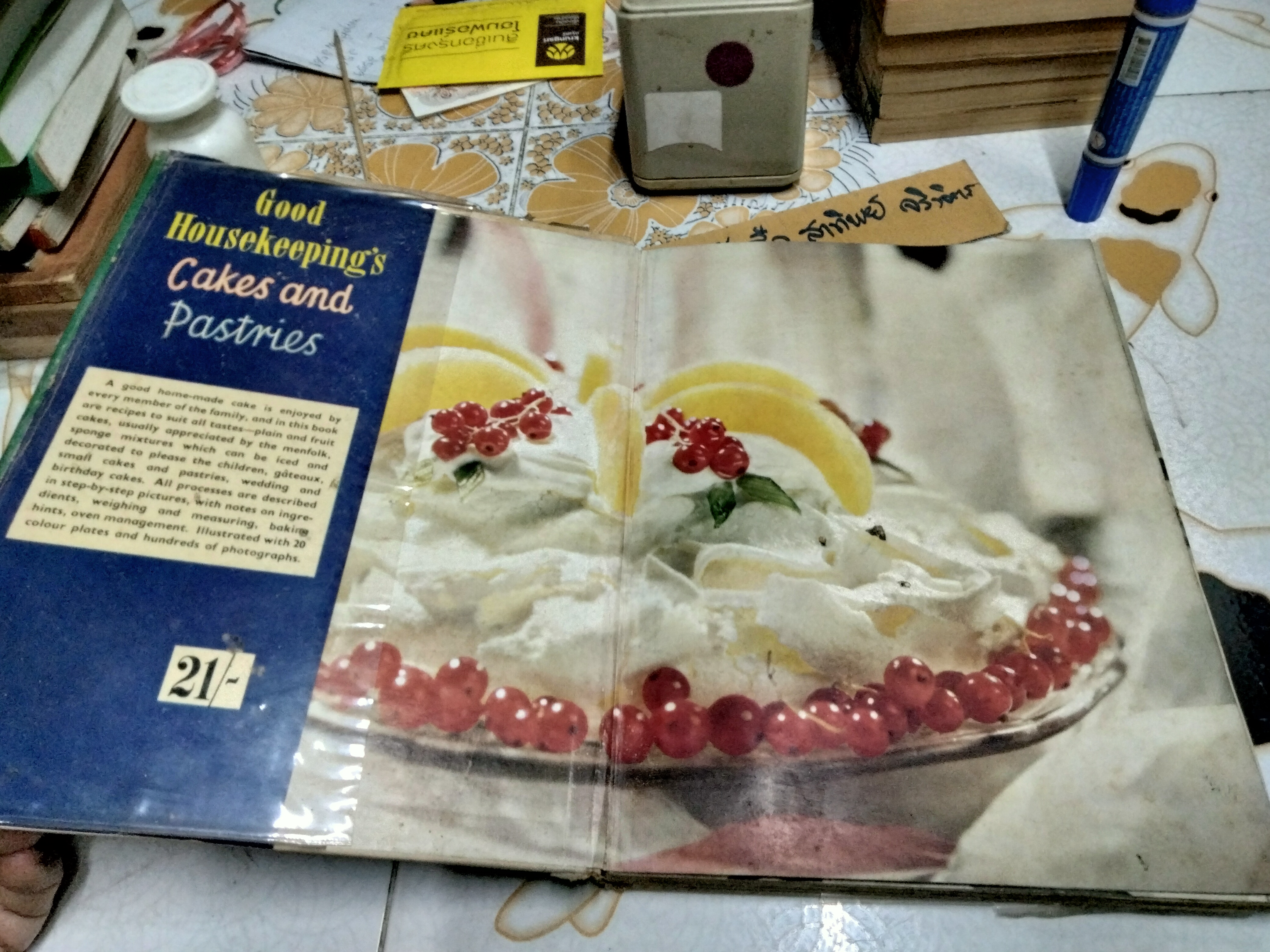 GOOD HOUSEKEEPING'S - CAKES & PASTIES FIRST PUBLISHED 1960, LOOK VINTAGE **สินค้าหมด**