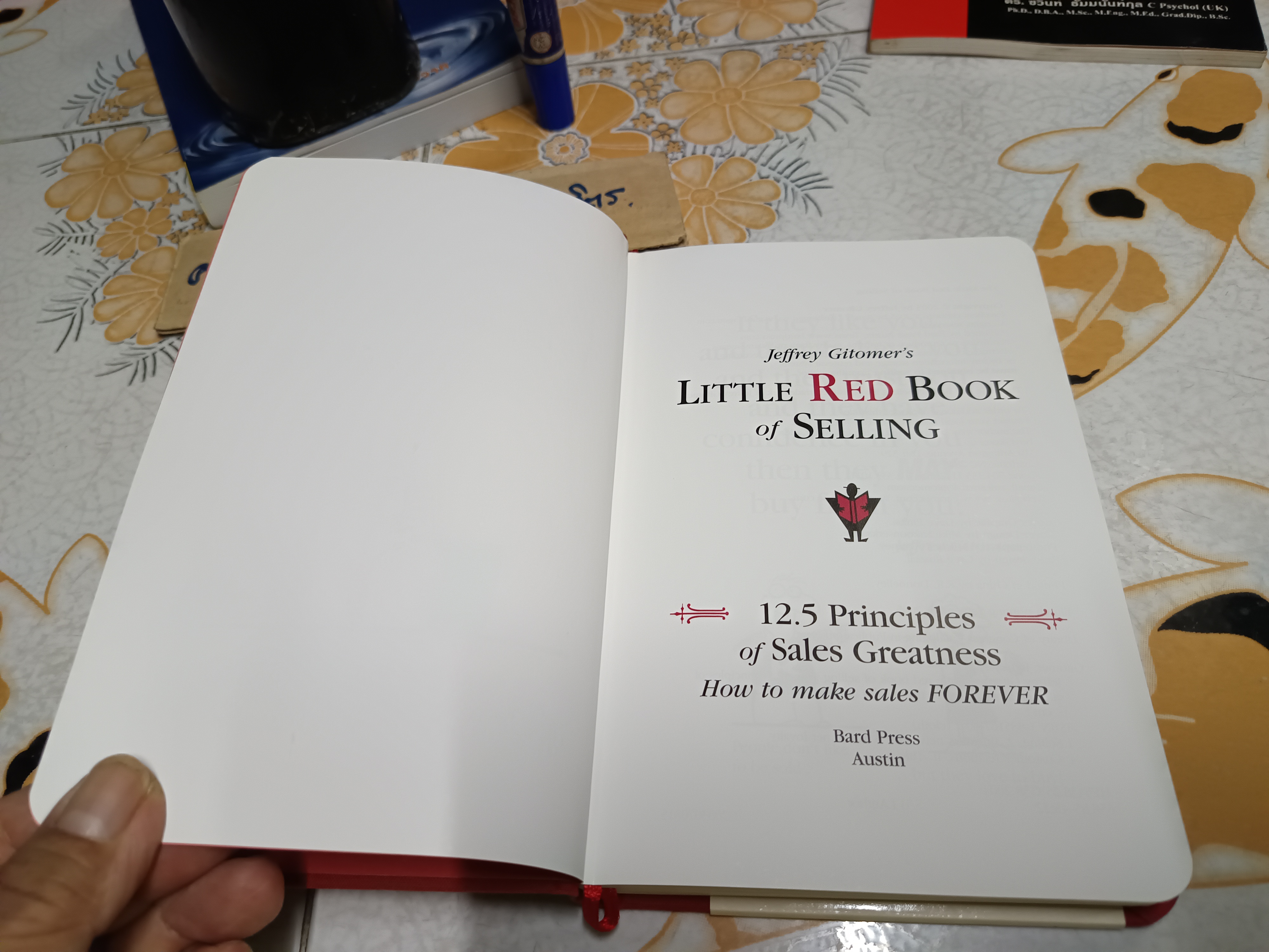 (ภาษาอังกฤษ) The Little Red Book of Selling by Gitomer, Jeffrey ,2005 12.5 Principles of Sales Greatness **สินค้าหมด**