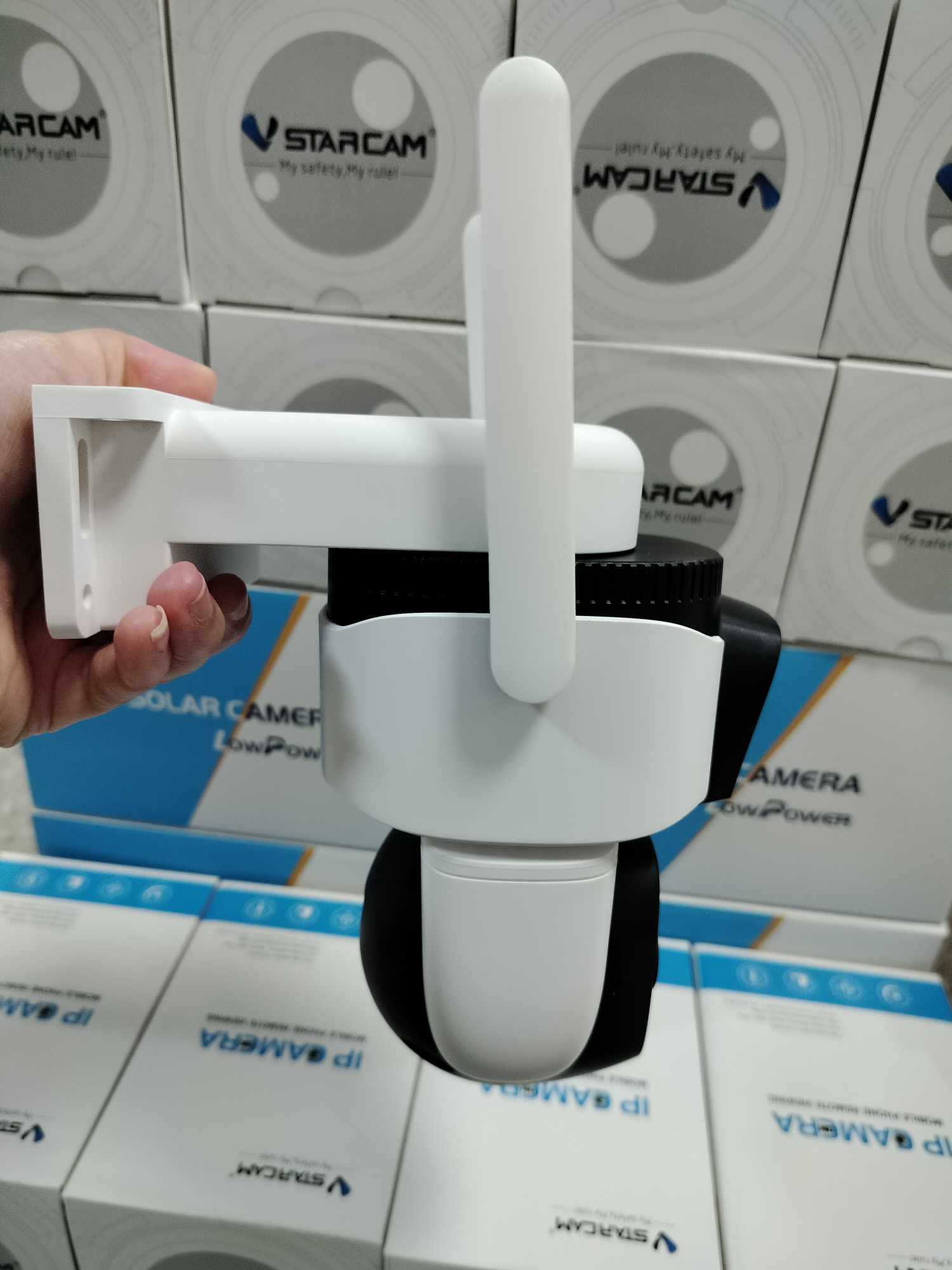 Vstarcam Vstarcam กล้องวงจรปิดภายนอกใส่ซิมการ์ดแบบโซล่าเซลล์ กล้อง2เลนส์ รุ่นBG621DR ความคมชัด3ล้านพิกเซล ขาว