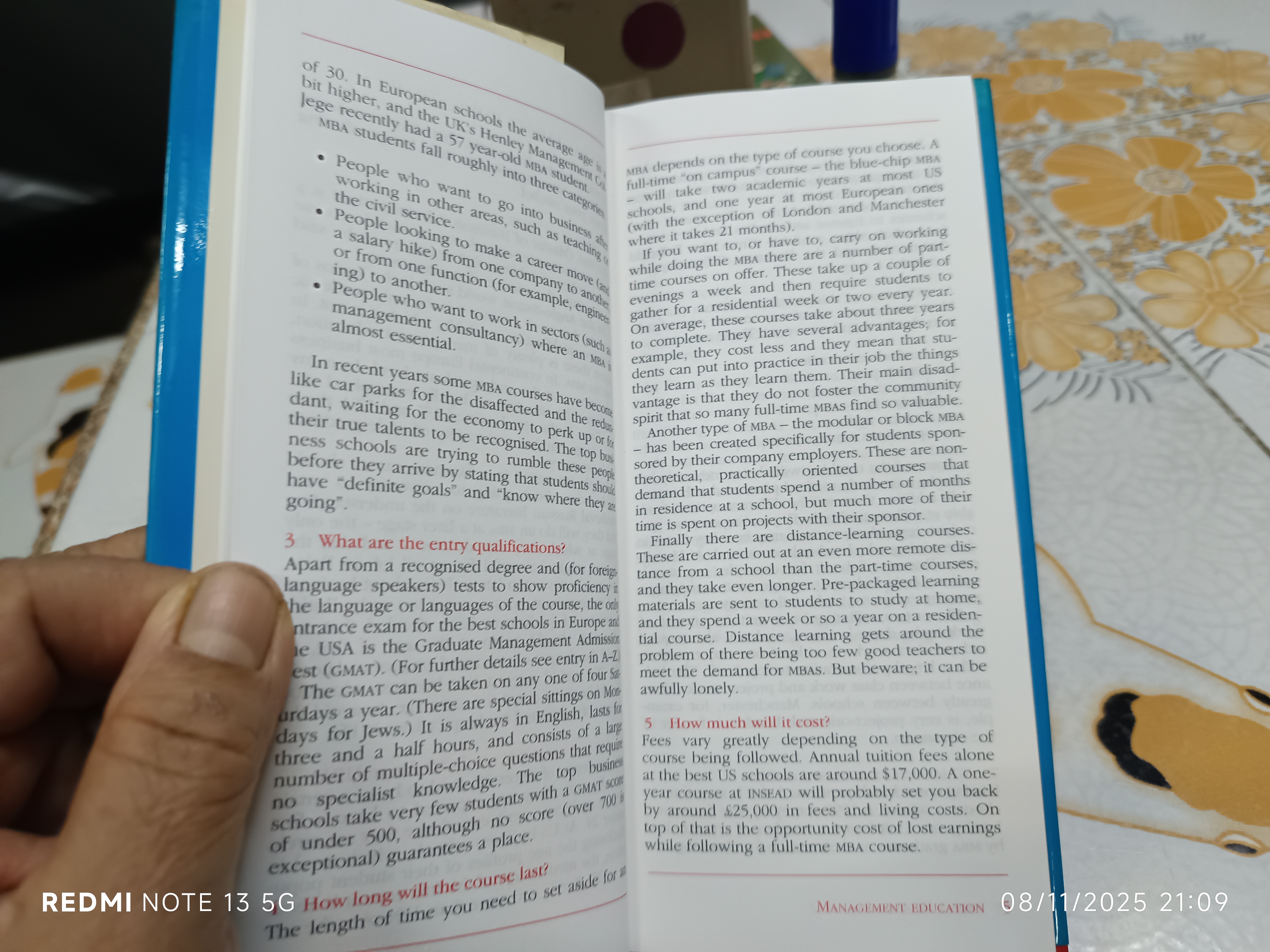 Pocket MBA The essentials of management thinking and theory from A to Z จัดพิมพ์โดย The Economist Books ปี 1992