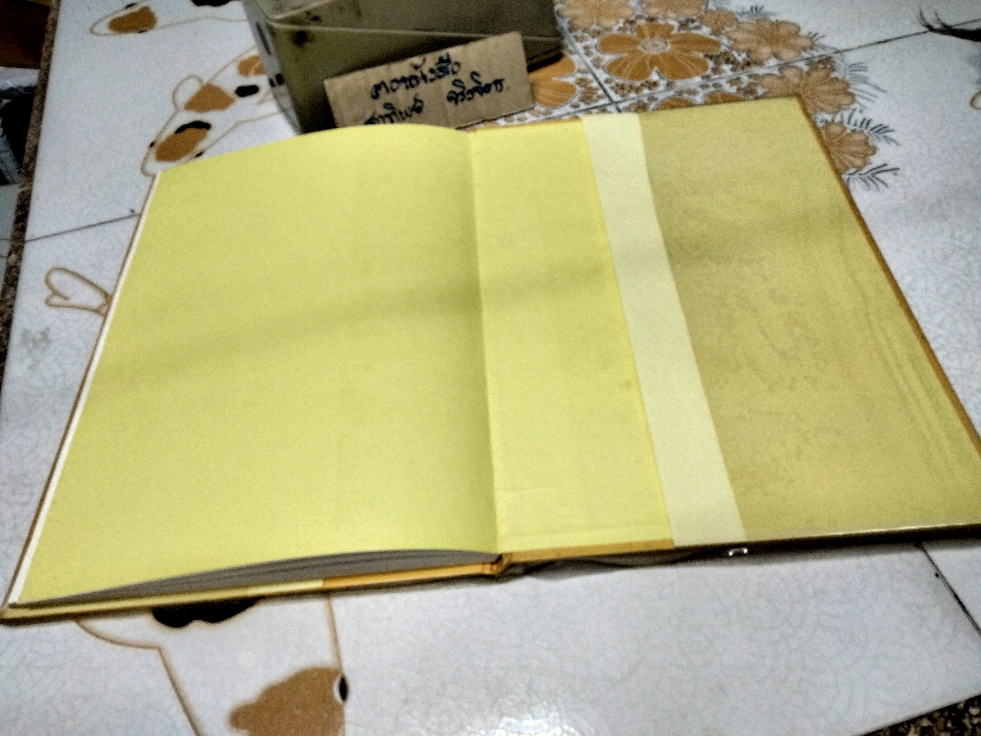 หนังสือเพลงพระราชนิพนธ์ The Music of His Majesty King Bhumibol Adulyadej ฉบับพิมพ์ครั้งแรก พ.ศ.2530