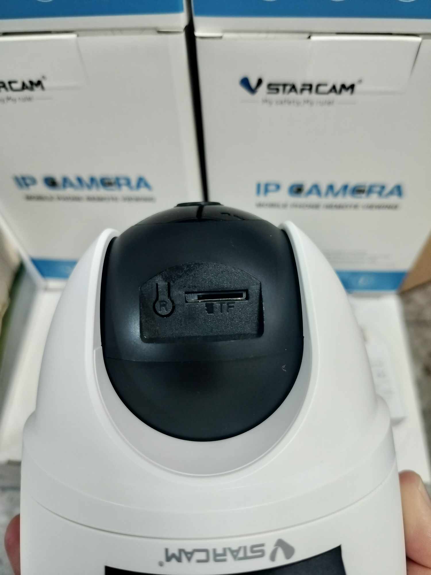 Vstarcam Vstarcam กล้องวงจรปิดใช้ภายในแบบ2เลนส์ ความคมชัด5ล้าน WIFIในตัว ดูผ่านมือถือพูดคุยโต้ตอบได้ ขาว