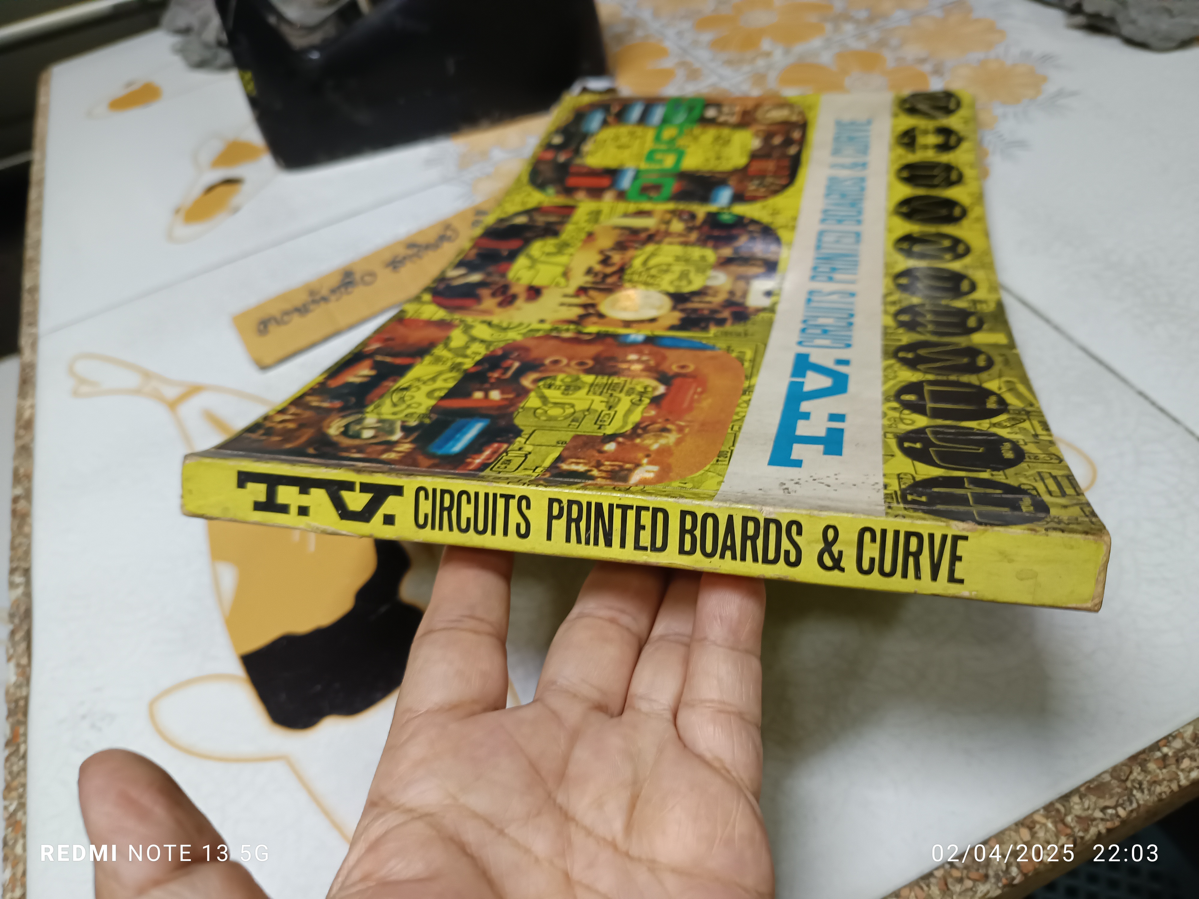 หนังสือ 560 วงจร T.V. Circuits Printed Boards & Curve **ตัวเล่มแนวนอน