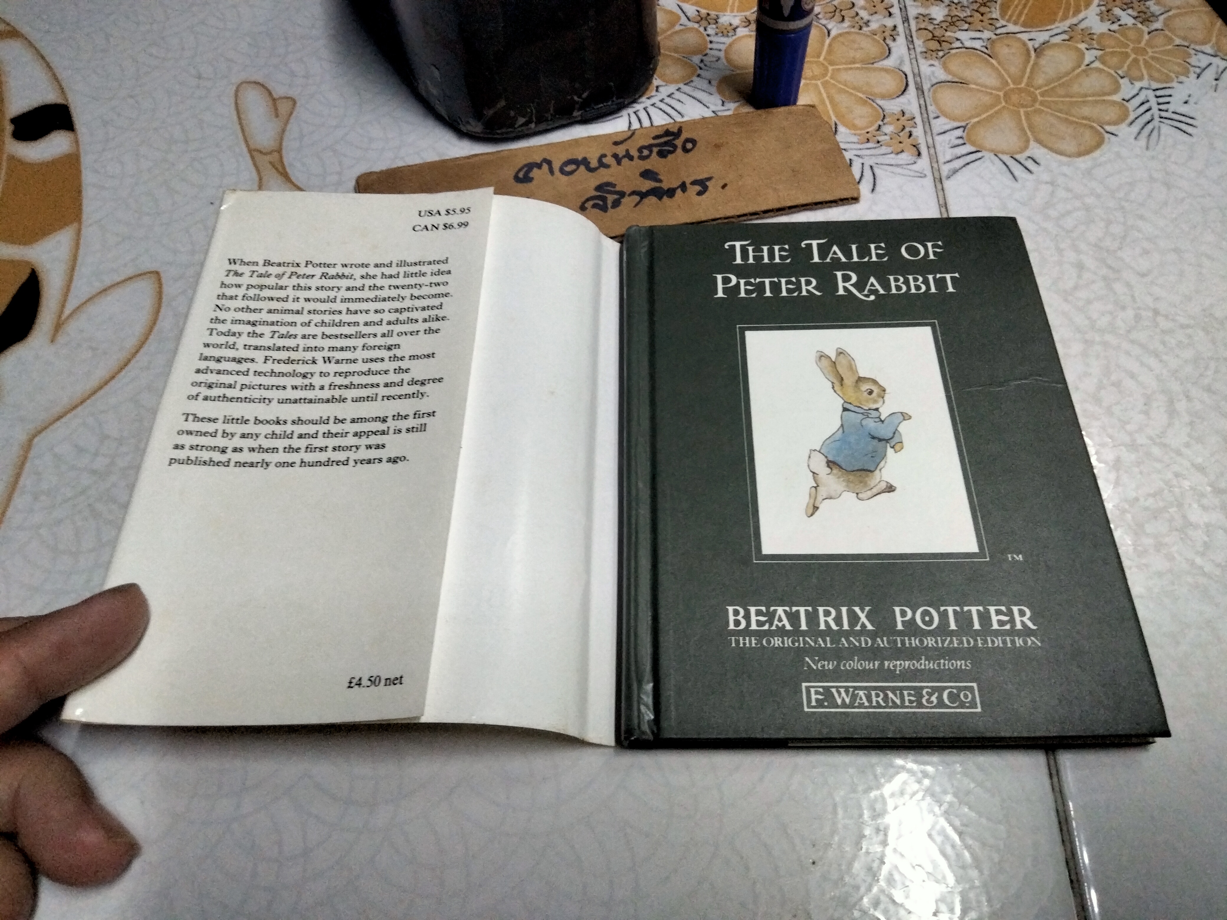 THE TALE OF PETER RABBIT BY BEATRIX POTTER (ฉบับภาษาอังกฤษ) F. WARNE & CO., พิมพ์ 1995 **สินค้าหมด**