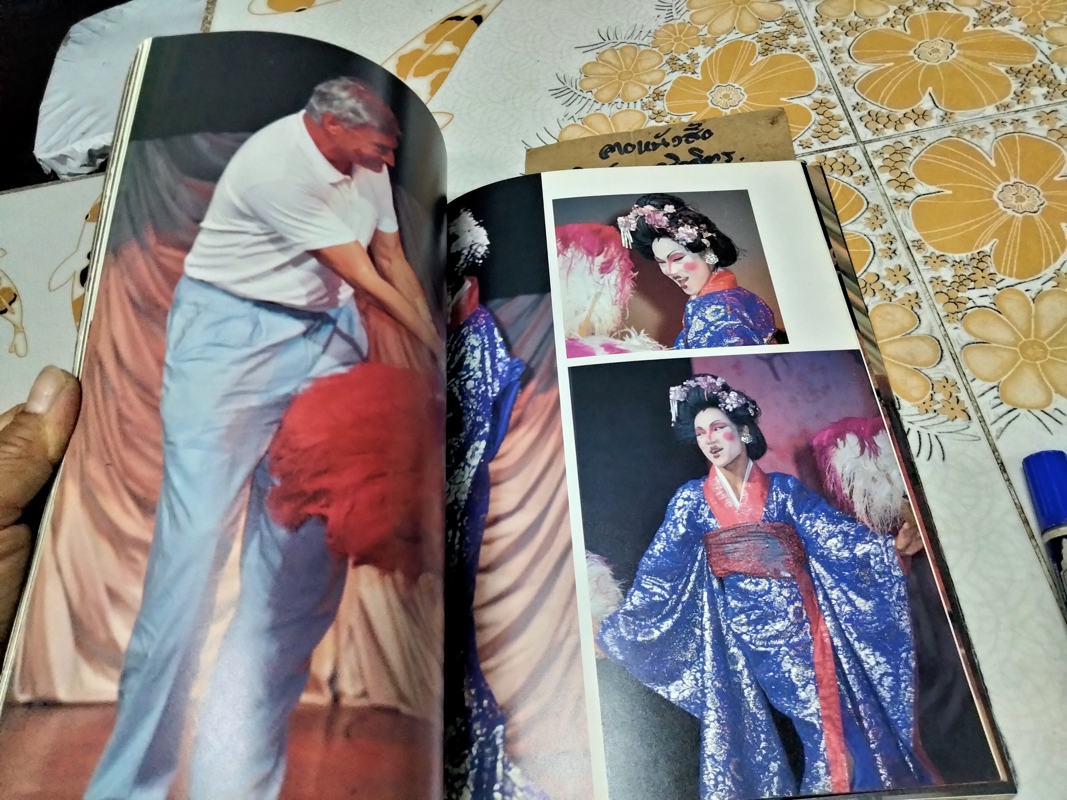 นิตยสาร อัลคาซ่าร์ ALCAZAR Cabaret ...เริ่มแรก งานแสดงยุคแรกๆ บันทึกไว้ในรูปแบบหนังสือ