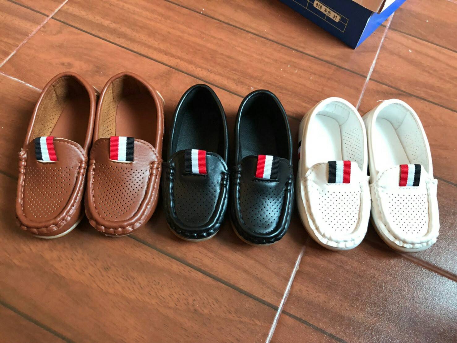 รองเท้าเด็กน้อย