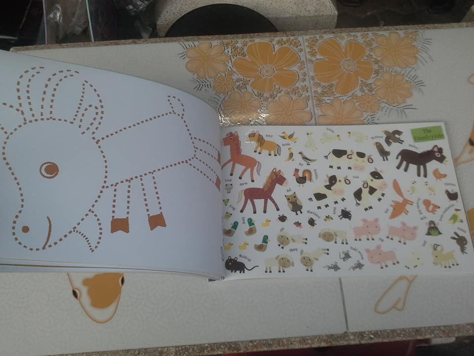 All Around the World - Animal Kingdom By Geraldine Cosneau (Sticker Books) **สินค้าหมด**