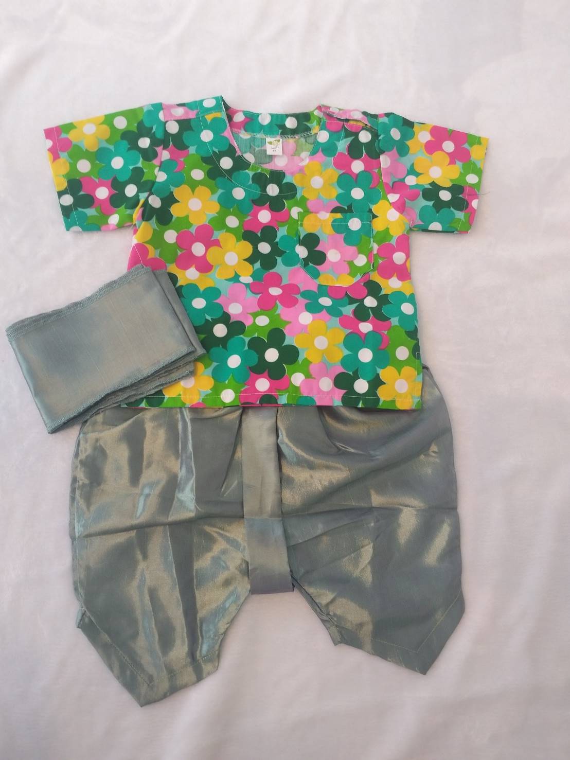 ชุดไทยเด็กชายลายดอก