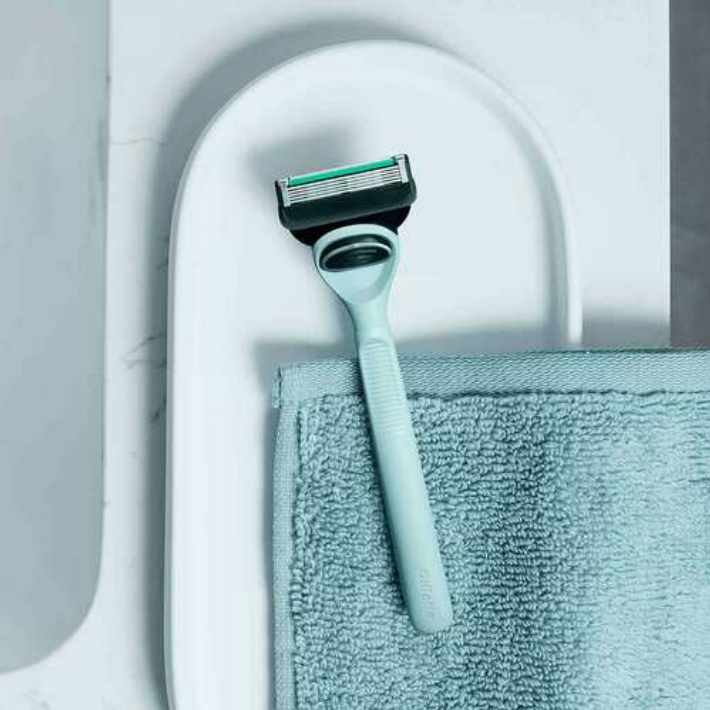 Gillette® Planet KIND Starter Kit 1 Handle + 8 Refills ชุดมีดโกน ยิลเลตต์