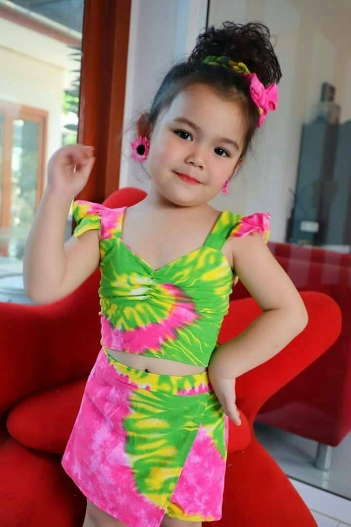 ชุดเด็ก set 2 ชิ้น เสื้อครอปกับกางเกงกระโปรง ลายมัดย้อมโทนSummer