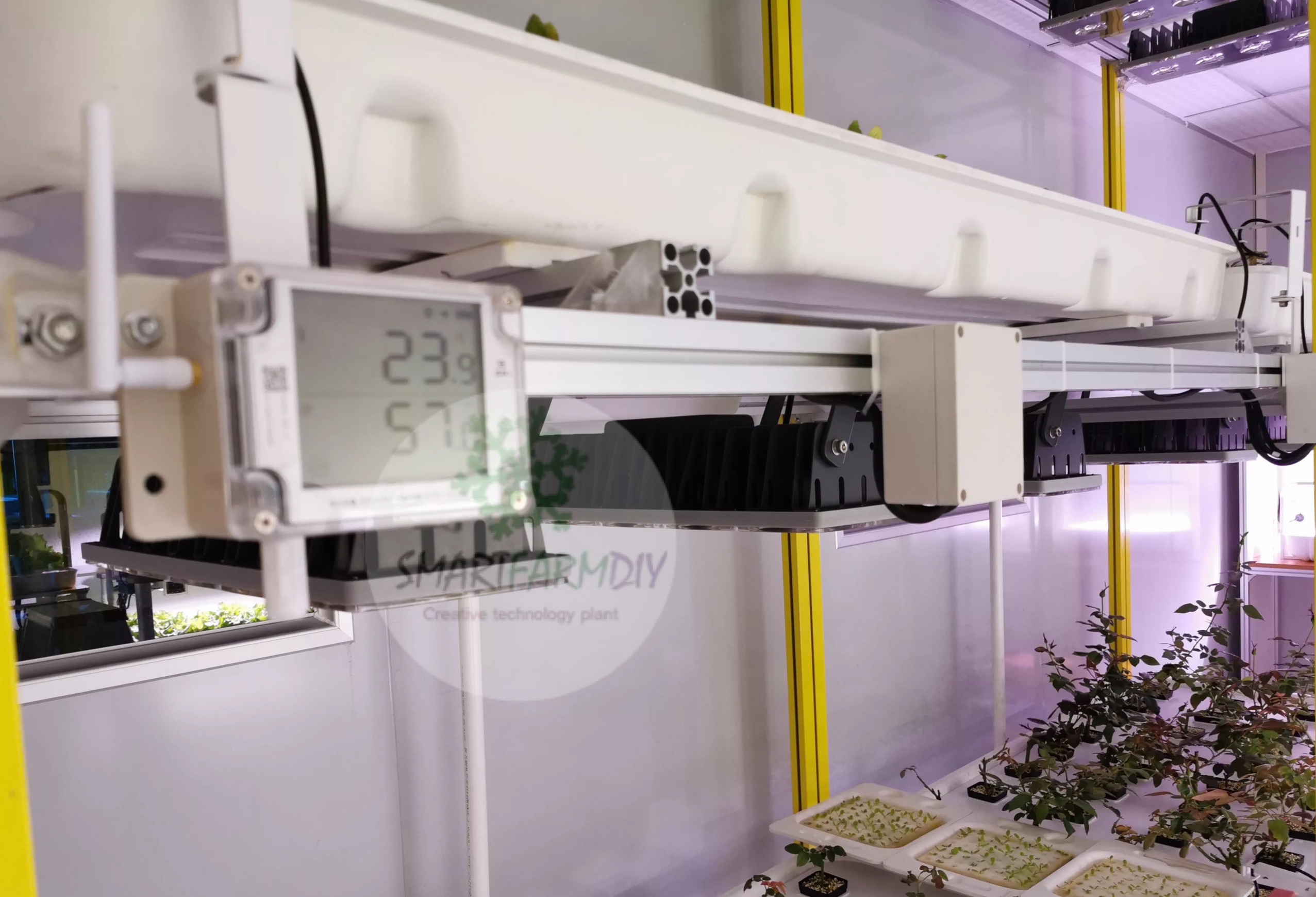 เซนเซอร์แบบ WiFi temperature humidity light data logger greenhouse on Server alert monitor.