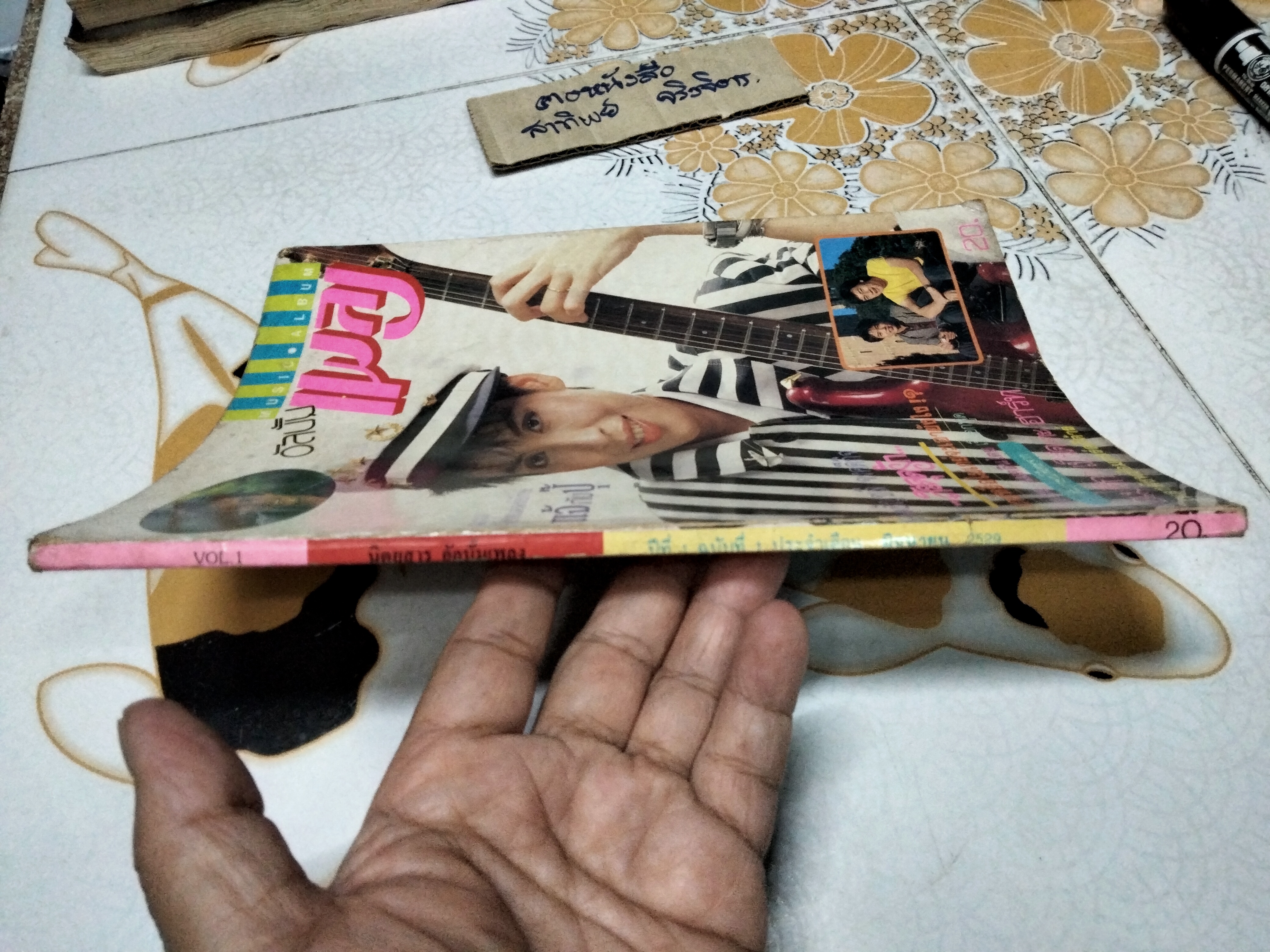 นิตยสาร อัลบั้มเพลง (Music Album) หน้าปก ปุ๊ อัญชลี จงคดีกิจ, ฉบับปฐมฤกษ์ ปีที่ 1 ฉบับที่ 1 มิถุนายน 2529