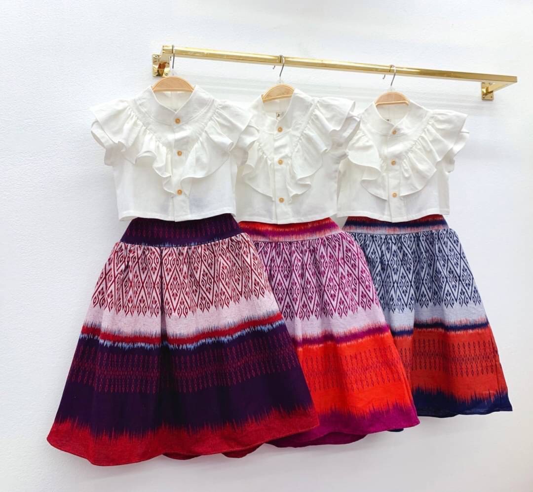 ชุดไทยเด็กหญิง เสื้อกับกระโปรงยาว