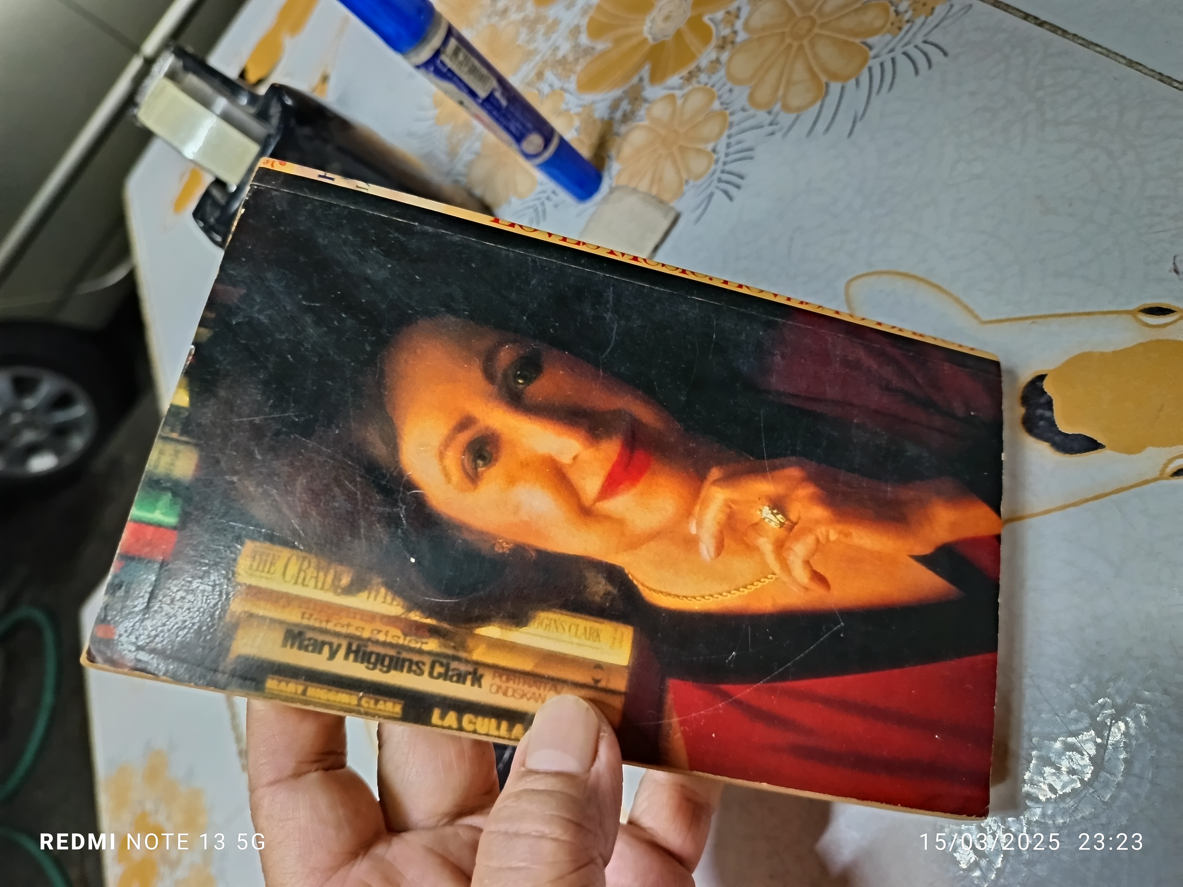 ลีลาศมรณะ love music, love to dance ผลงานของ แมรี่ย์ ฮิกกินส์ คลาร์ก ราชินีแห่งนิยายฆาตกรรม (Mary Higgins Clark). แปลโดย ปรัชญา วลัญช์.