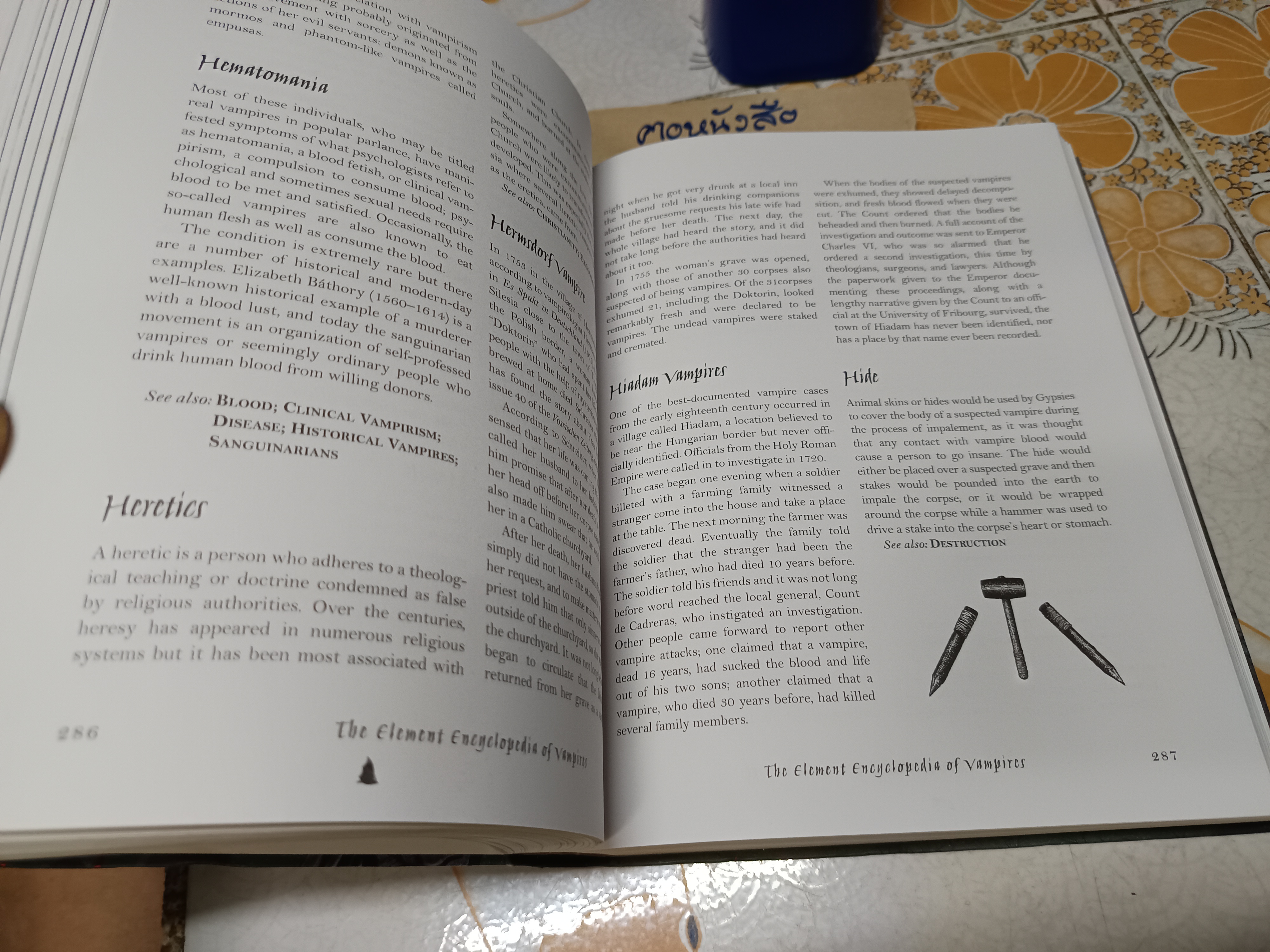 The Element Encyclopedia of Vampires. An A-Z of the Undead - Theresa Cheung (ฉบับภาษาอังกฤษ)