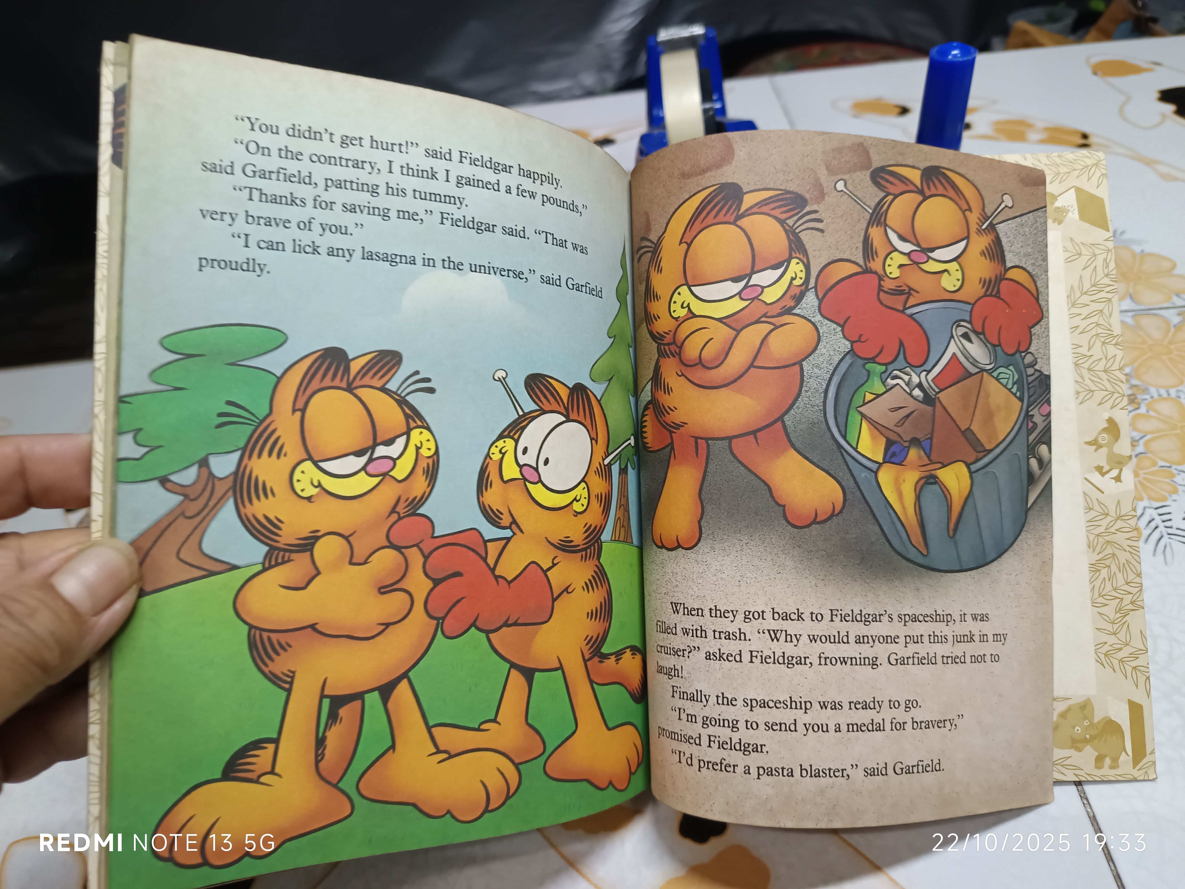 Garfield and the Space Cat , A Little Golden Book