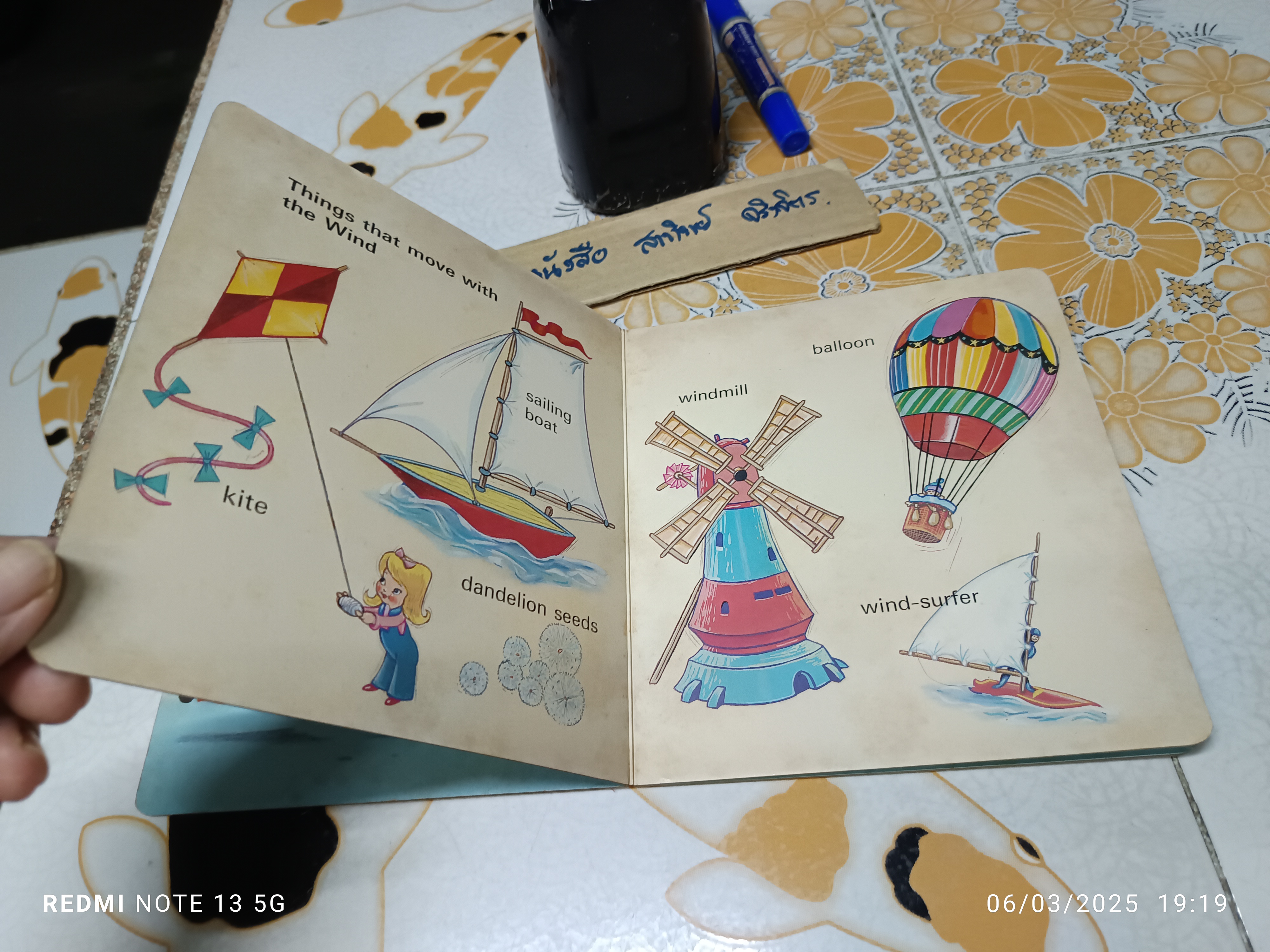 THINGS THAT MOVE - A Dean Board Book , vintage 1983