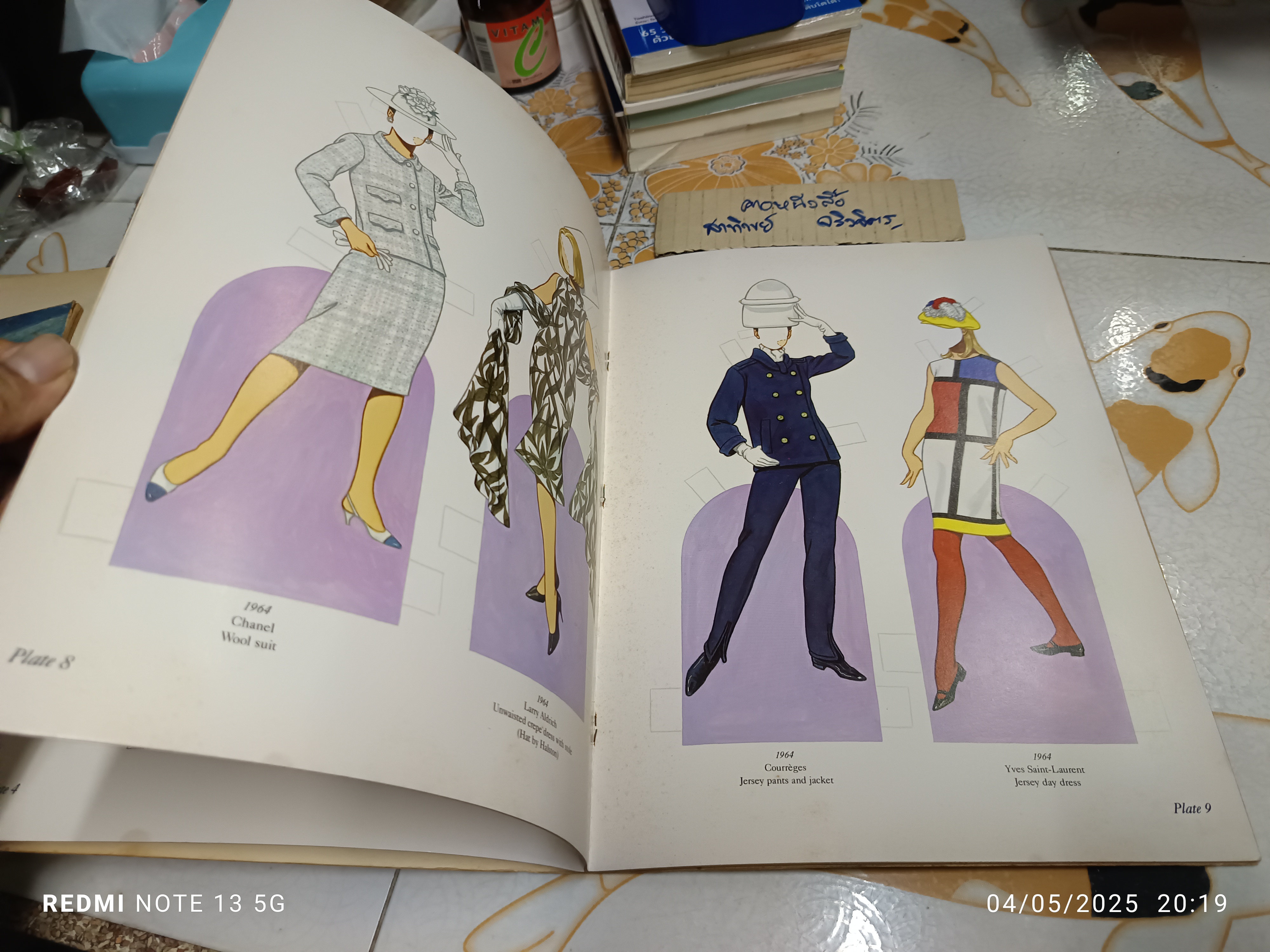 Great Fashion Designs of The Sixties Paper Dolls : 32 Haute Couture Costumes by Courreges ...(Dover Paper Dolls) , vintage โดย Tom Tierney #ตุ๊กตากระดาษ Dover