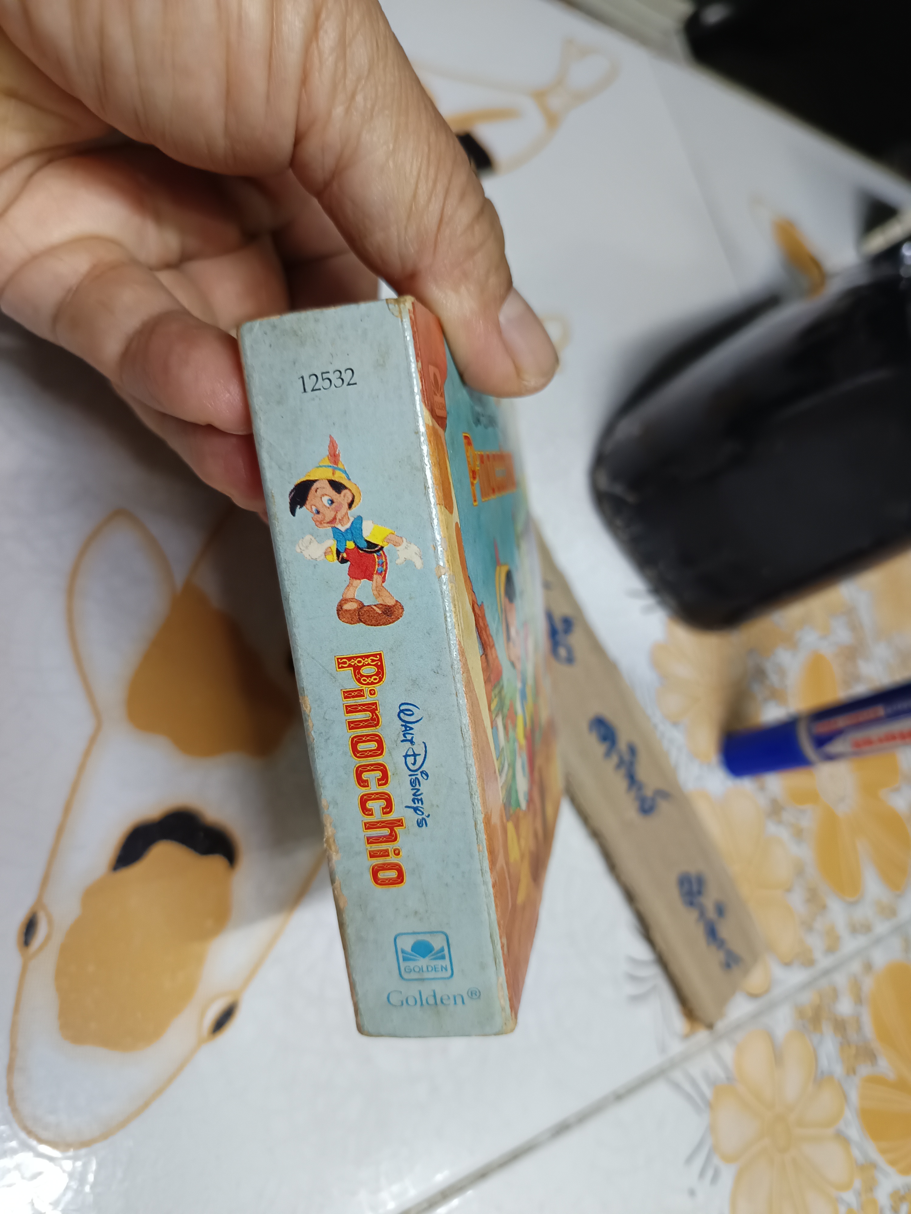 WALT DISNEY'S PINOCCHIO : A LITTLE NUGGET BOOK , by Diane Muldrow, Walt Disney , vintage
