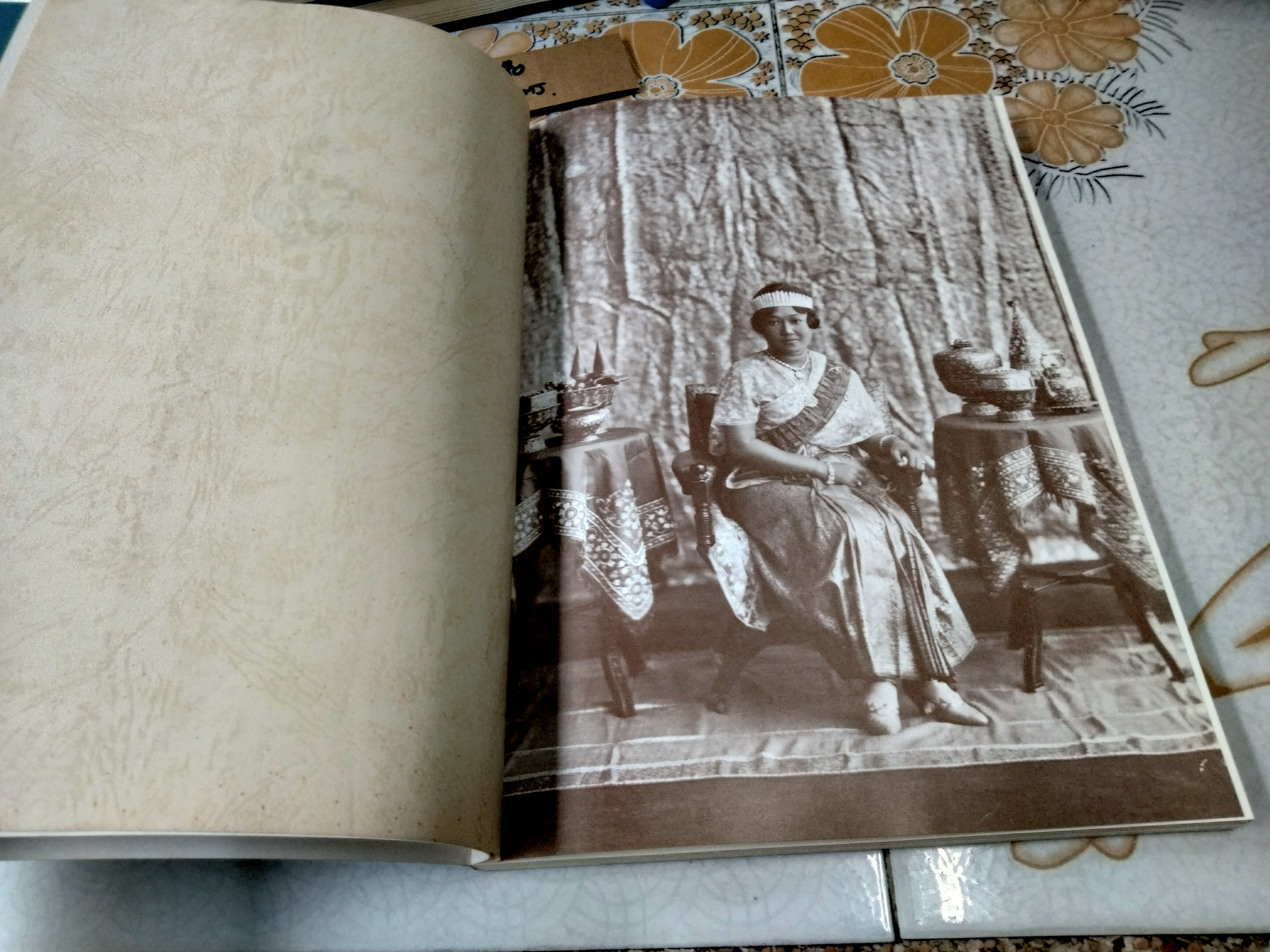 สมุดภาพพระราชพิธีถวายพระเพลิง พระบรมศพ พระนางเจ้ารำไพพรรณี พระบรมราชินี ในรัชกาลที่ 7