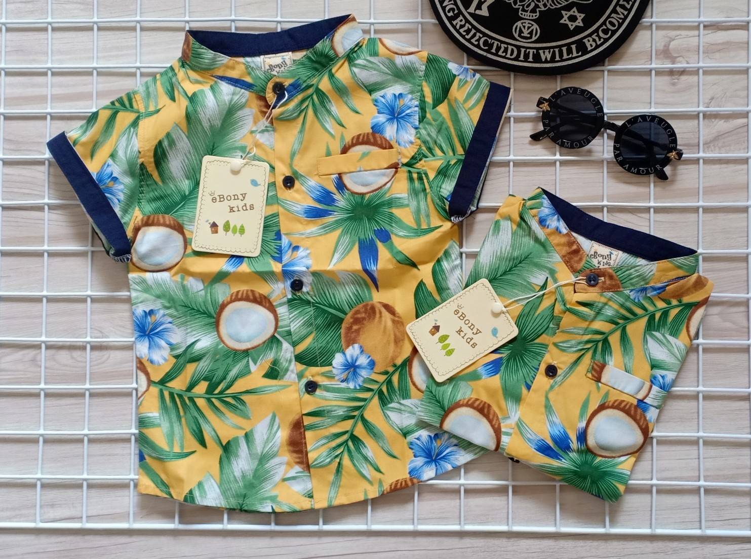 เสื้อเชิ้ตเด็กสดใส ลายมะพร้าว