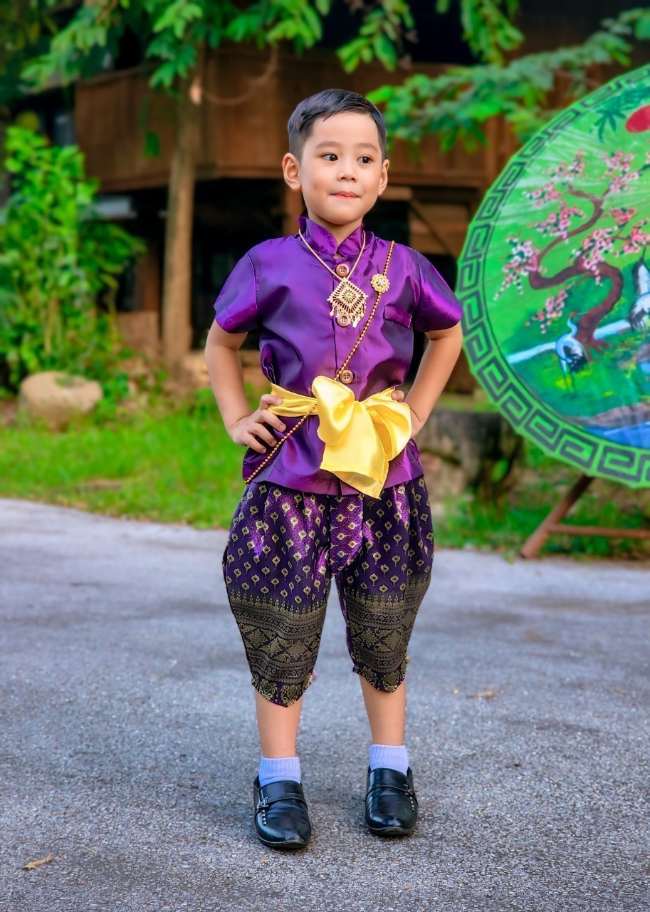 ชุดไทยผ้าไหมเด็กชาย