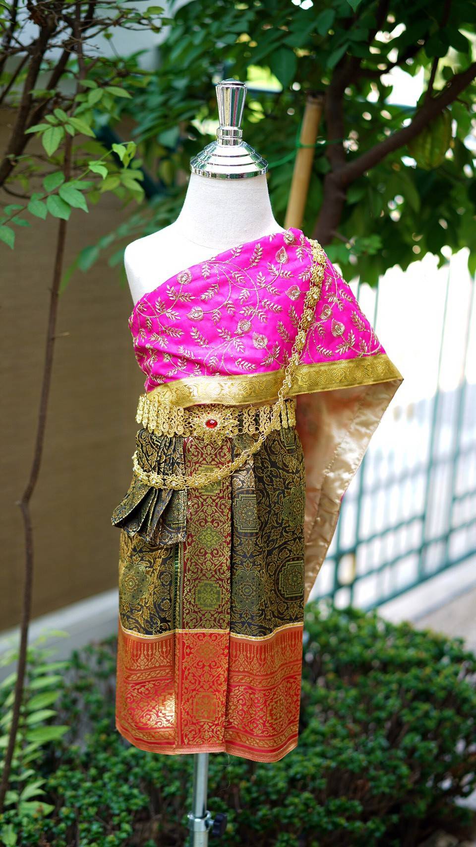 ชุดไทยเด็ก สไบดิ้นทอง