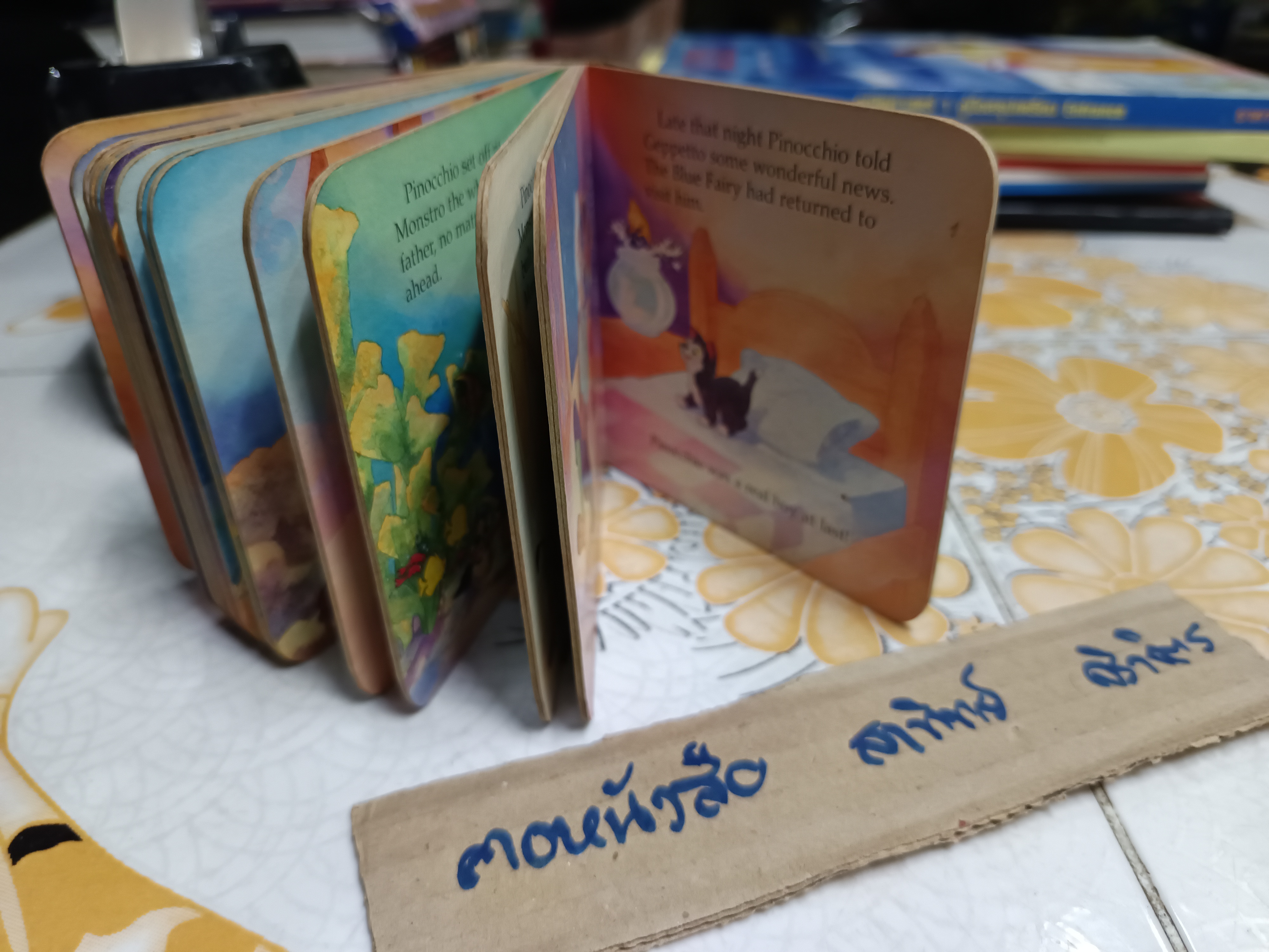 WALT DISNEY'S PINOCCHIO : A LITTLE NUGGET BOOK , by Diane Muldrow, Walt Disney , vintage