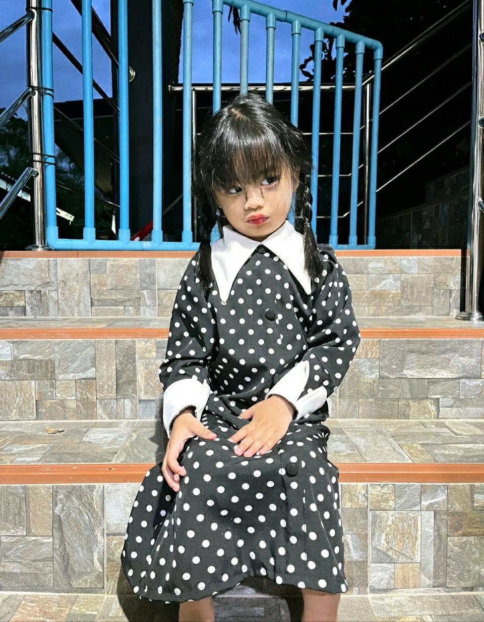 ชุดเวนส์เดย์เด็ก