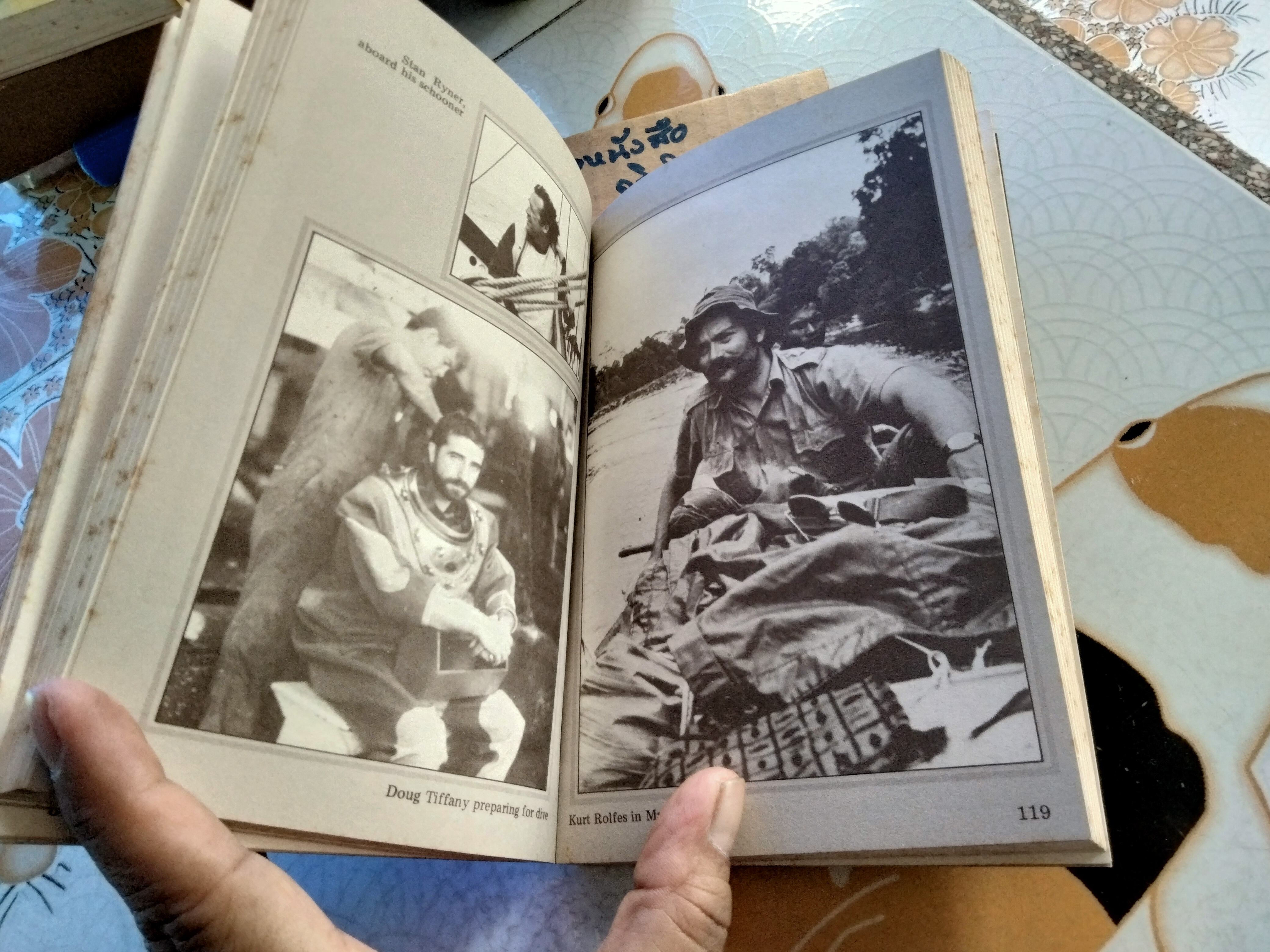 Asian Portraits โดย Harold Stephens พิมพ์ครั้งแรก ค.ศ. 1979