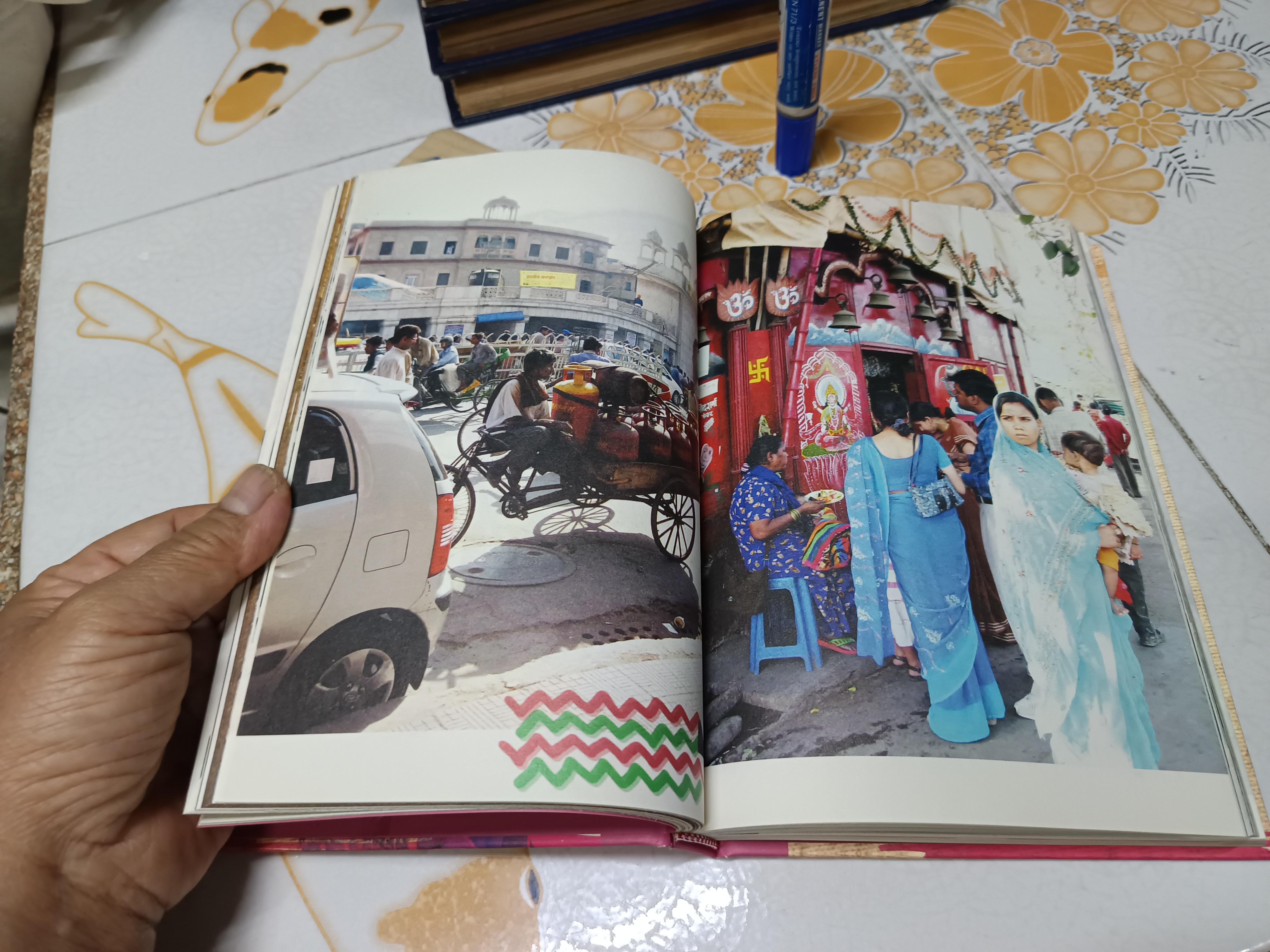 เสียดาย...คนอินเดียไม่ได้อ่าน โดย ใบพัด (ภาณุมาศ ทองธนากุล) สำนักพิมพ์ a book พิมพ์ครั้งที่ 4/2556 (Limited edition)