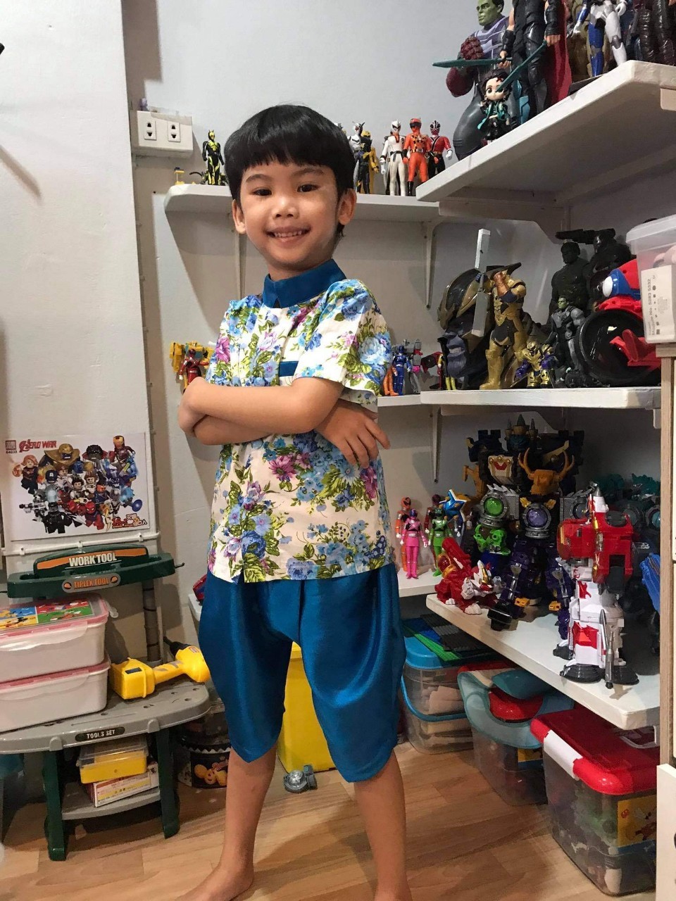 ชุดไทยเด็กชายลายดอกละมุน