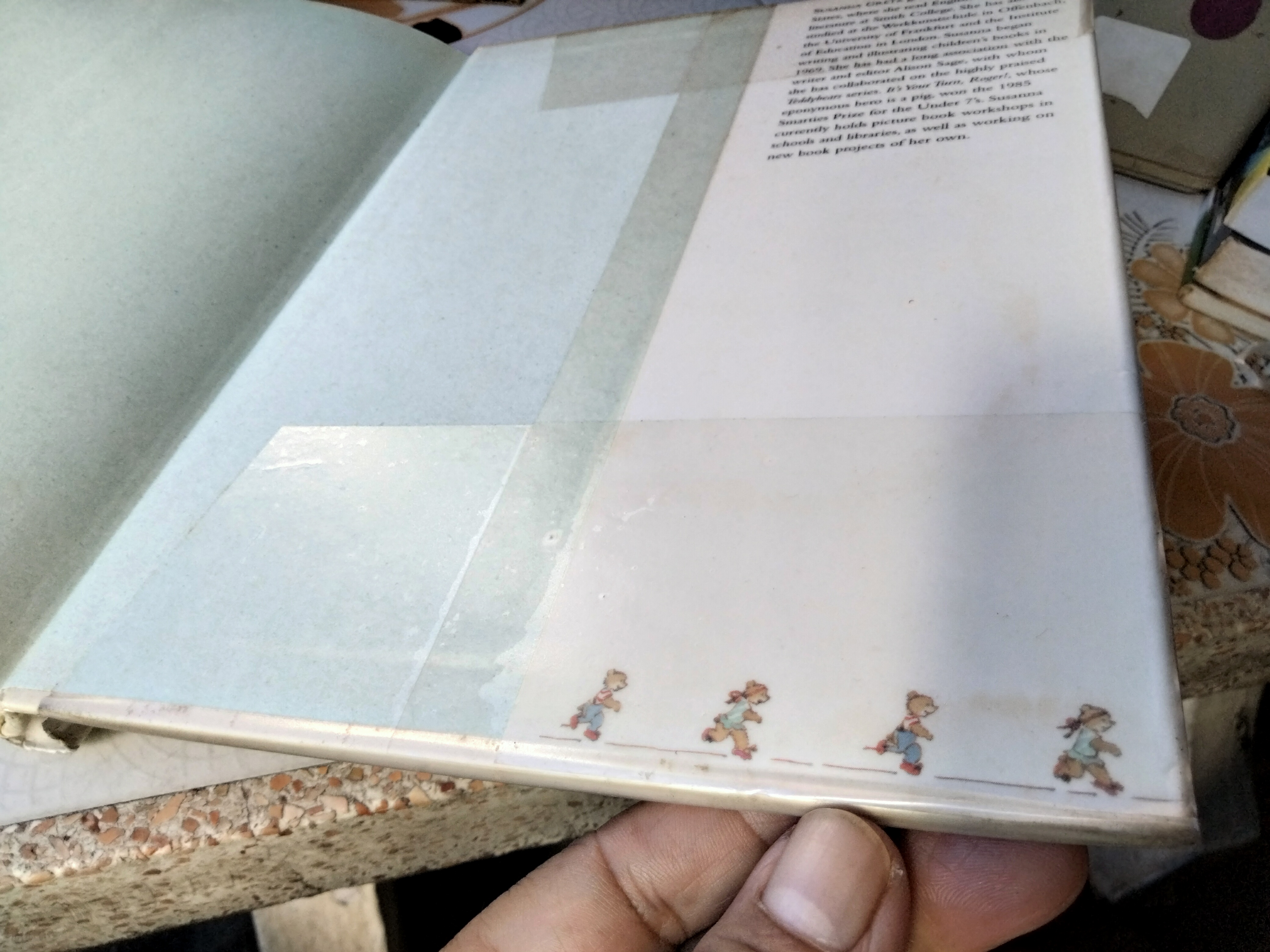 The Hutchinson Treasury of Teddy Bear Tales Foreword by Susanna Gretz Printed in Hong Kong,1997