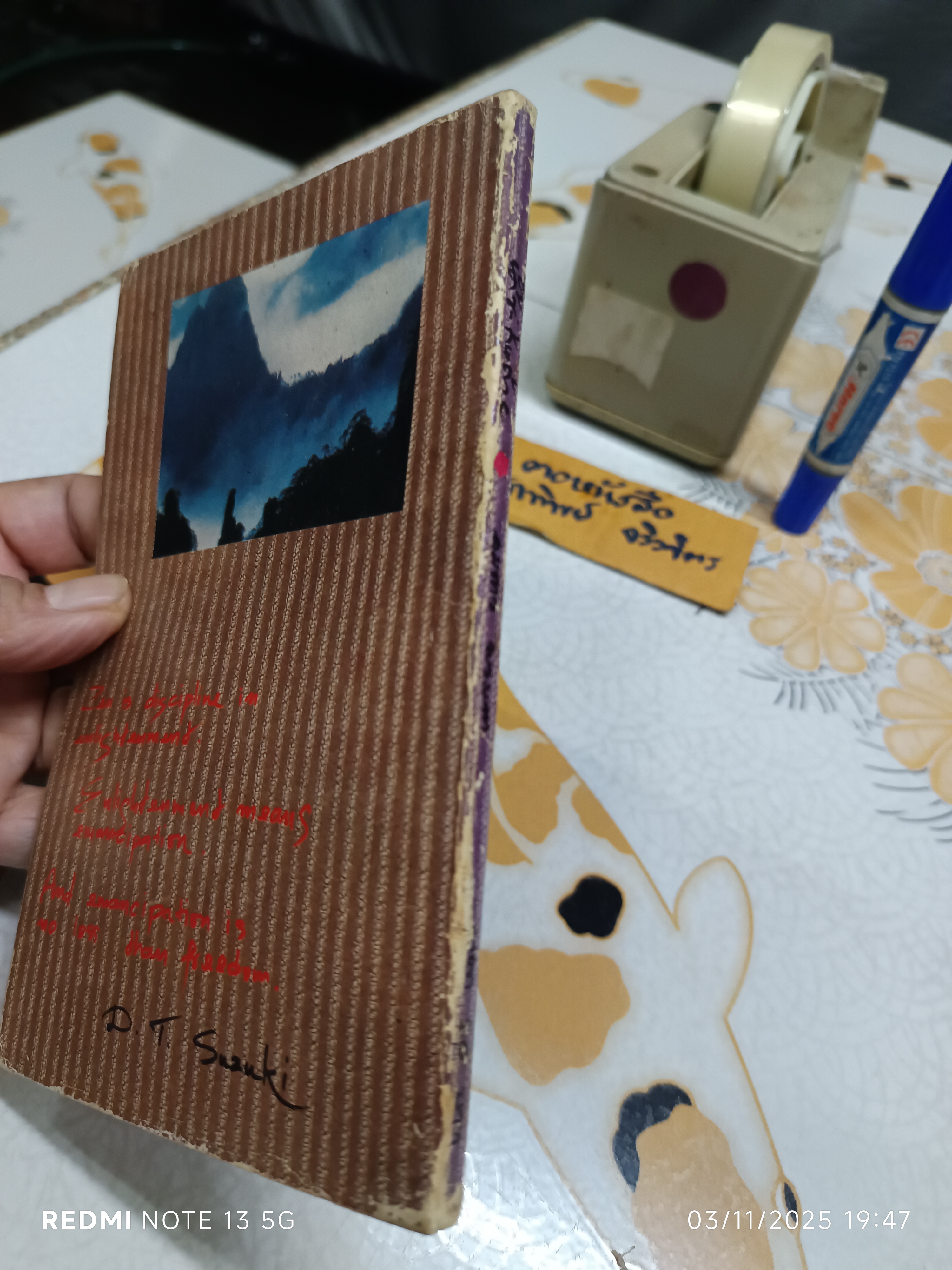 น้ำชาก้นถ้วย โดย สมภาร พรมทา สำนักพิมพ์ สัญญลักษณ์ พิมพ์ครั้งแรก ตุลาคม 2527 (หนังสือมีคราบน้ำ/สันถลอก)