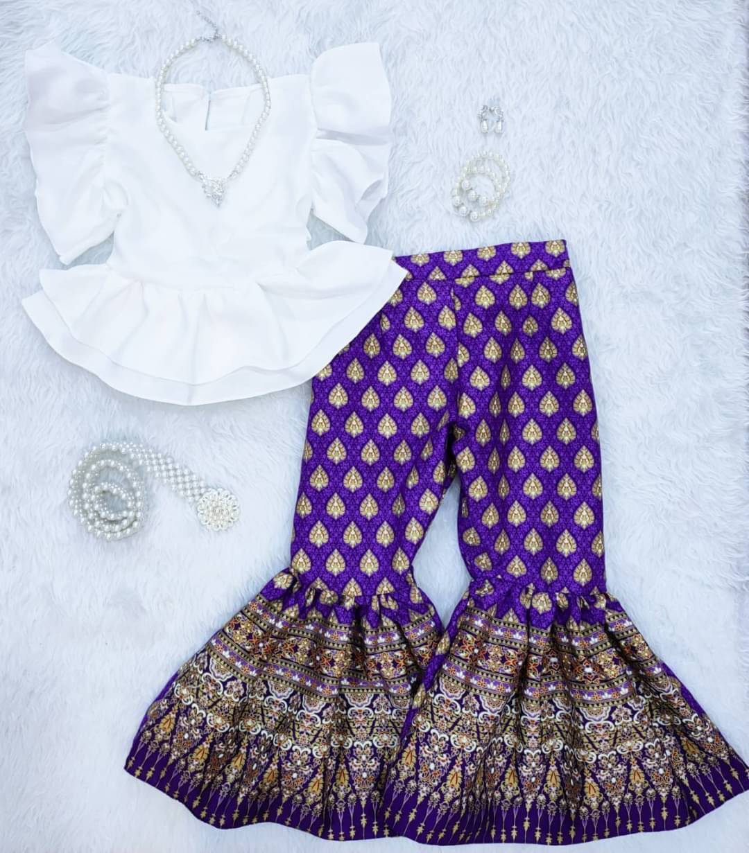 ชุดไทยเด็กหญิง เสื้อระบายกับกางเกงผ้าไทย