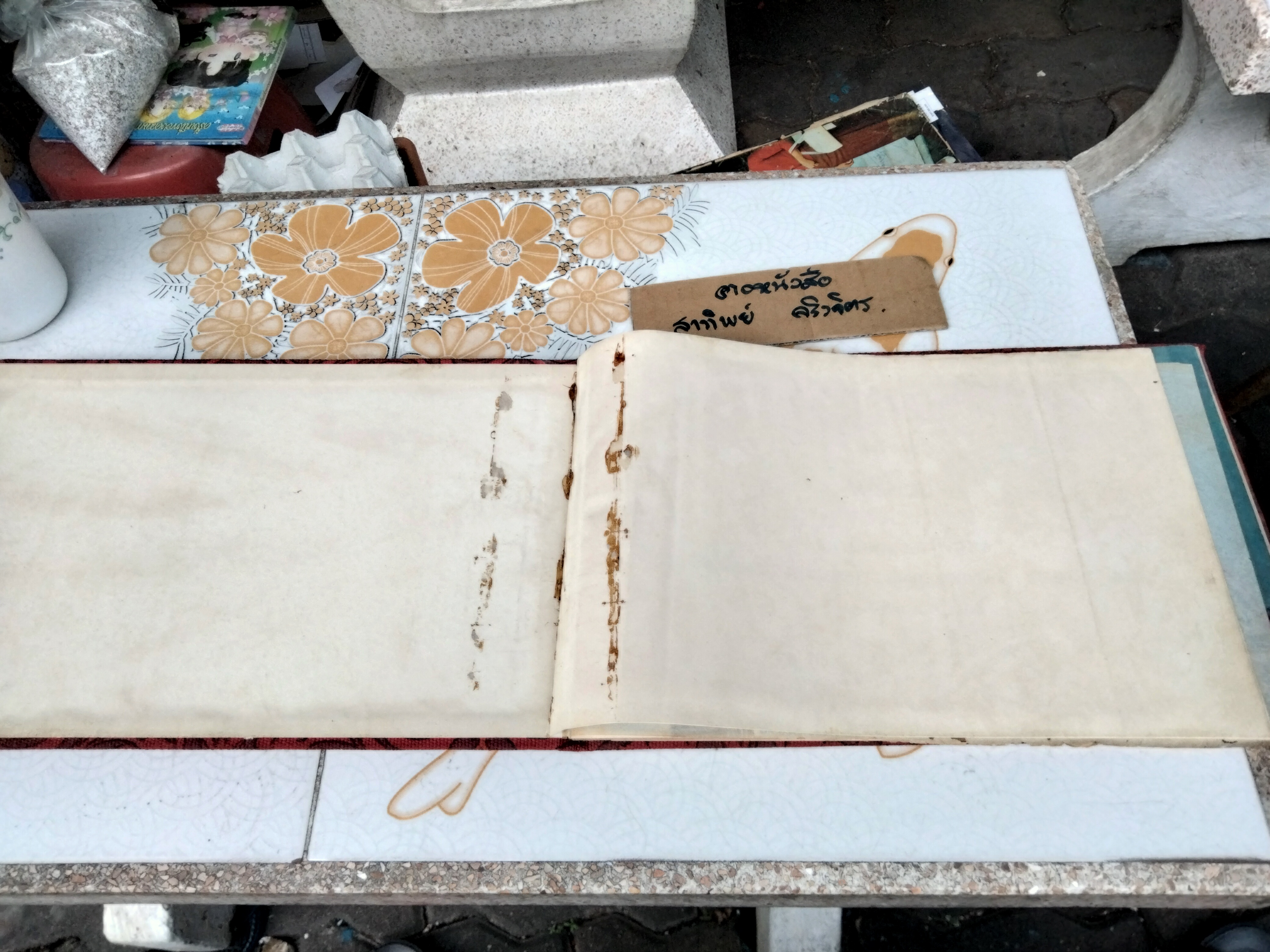 สมุดภาพหญิงไทย ฉบับพิมพ์ทูลเกล้าฯถวาย ณ วันเฉลิมพระชนมพรรษา สมเด็จพระนางเจ้าฯพระบรมราชินีนาถ พ.ศ.2507 **ครั้งนี้เป็นการพิมพ์ครั้งที่ 2 **สินค้าหมด**