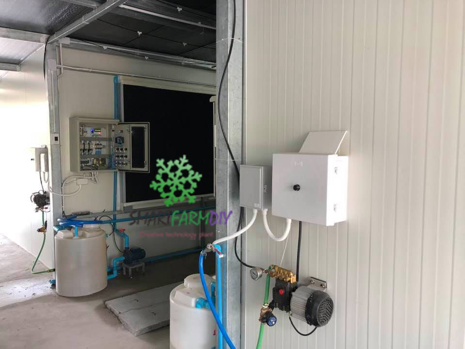 โรงเรือนเพาะเห็ดควบคุมอุณหภูมิความชื้นพร้อมระบบ (IoT)