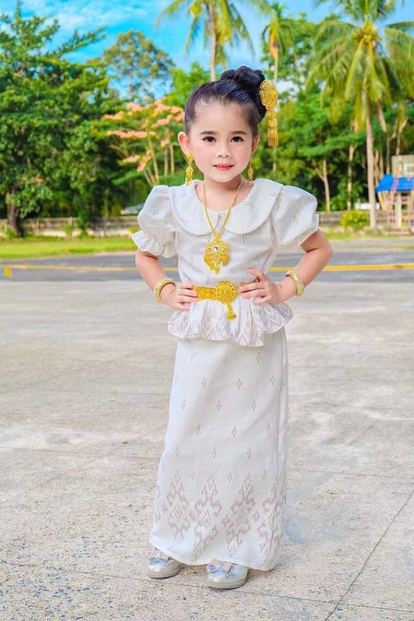 ชุดไทยเด็กหญิง โทนขาวนวล