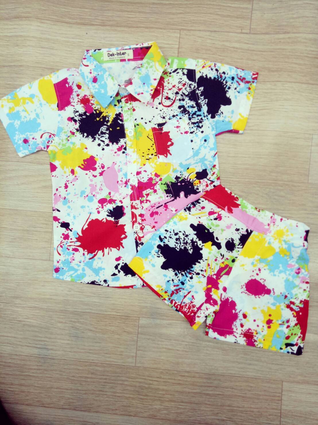 ชุดเด็ก setเสื้อคอปกกับกางเกงขาสั้น ลายสาดสี