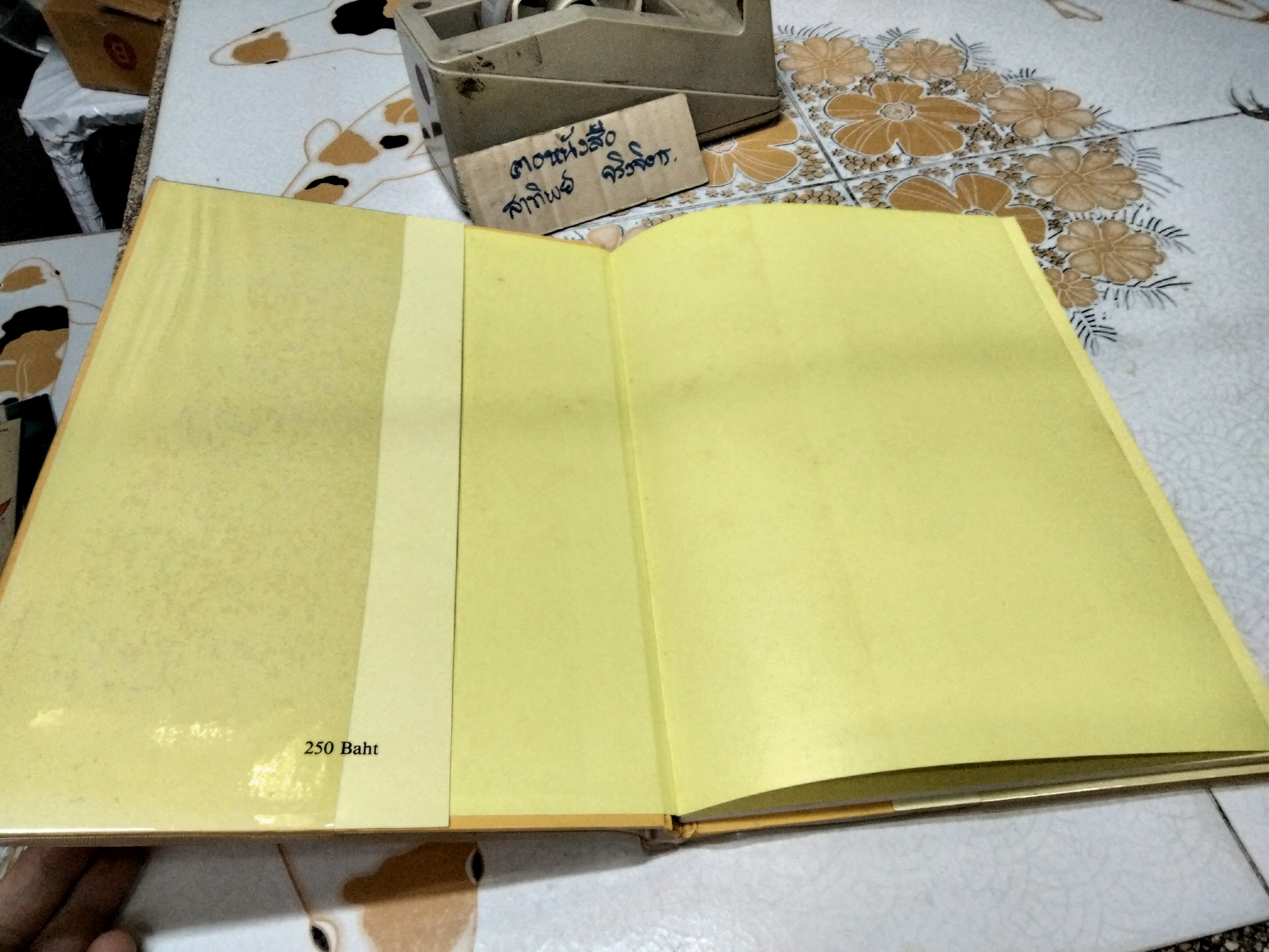 หนังสือเพลงพระราชนิพนธ์ The Music of His Majesty King Bhumibol Adulyadej ฉบับพิมพ์ครั้งแรก พ.ศ.2530