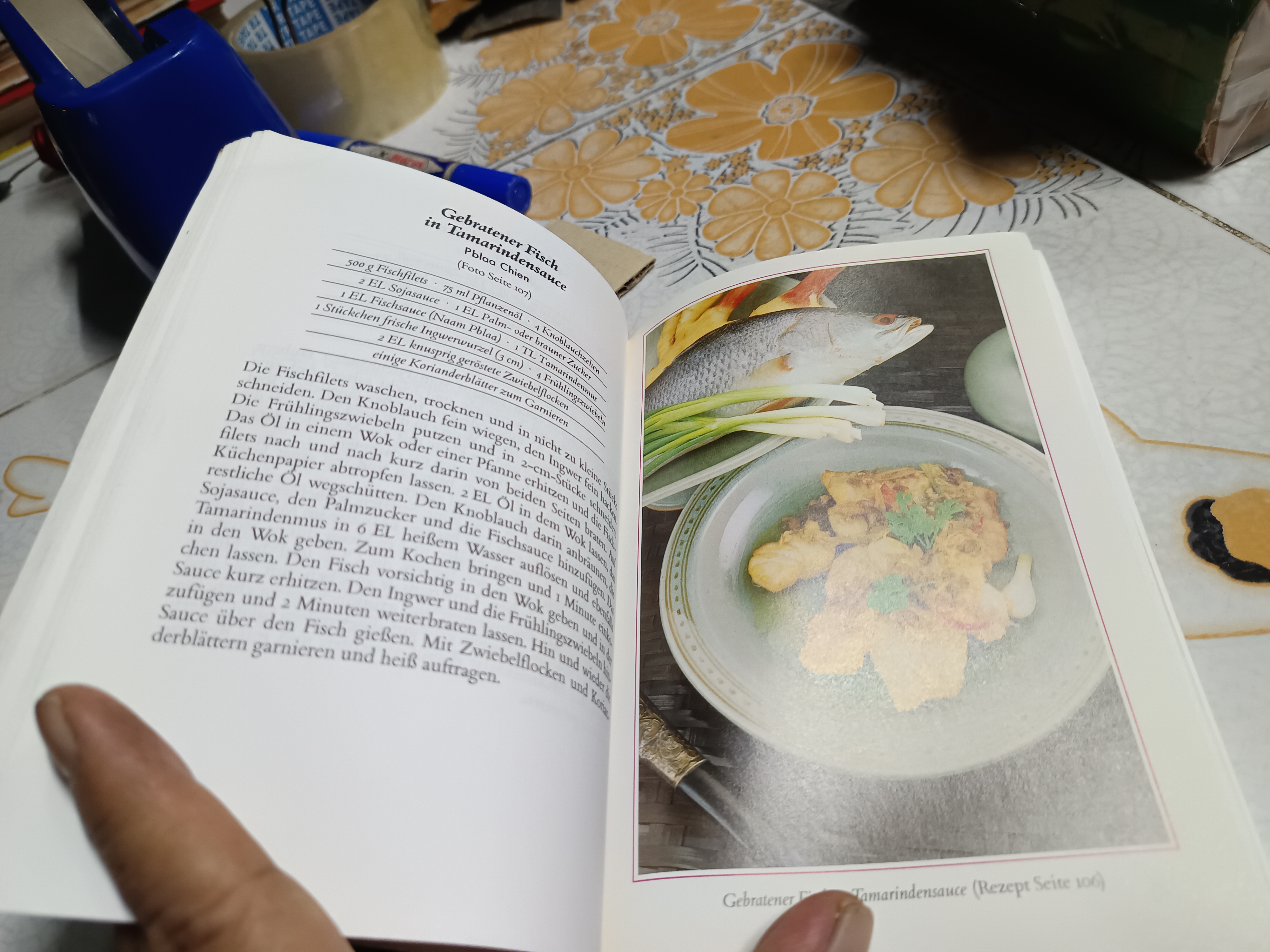 ตำราอาหารไทย (ภาษาเยอรมัน) Die original Thailändische Küche : Exotische Köstlichkeiten zum Nachkochen Jane Michael - Rushmer **สินค้าหมด**
