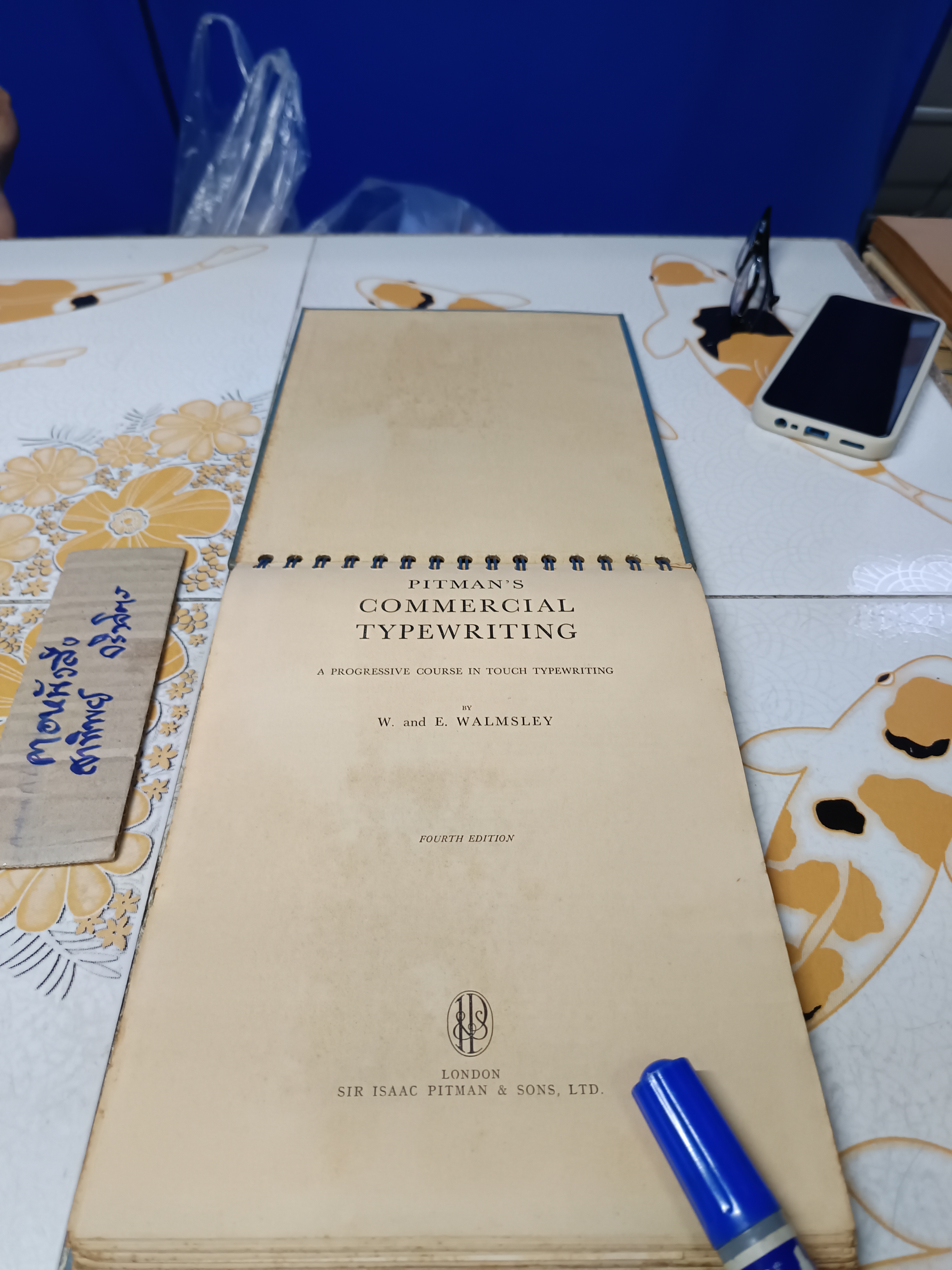 Pitman's commercial typewriting W. & E. Walmsley , 4th edition 1960 ตำราพิมพ์ดีดธุรกิจ , ตำราเก่า ปี พ.ศ 2503